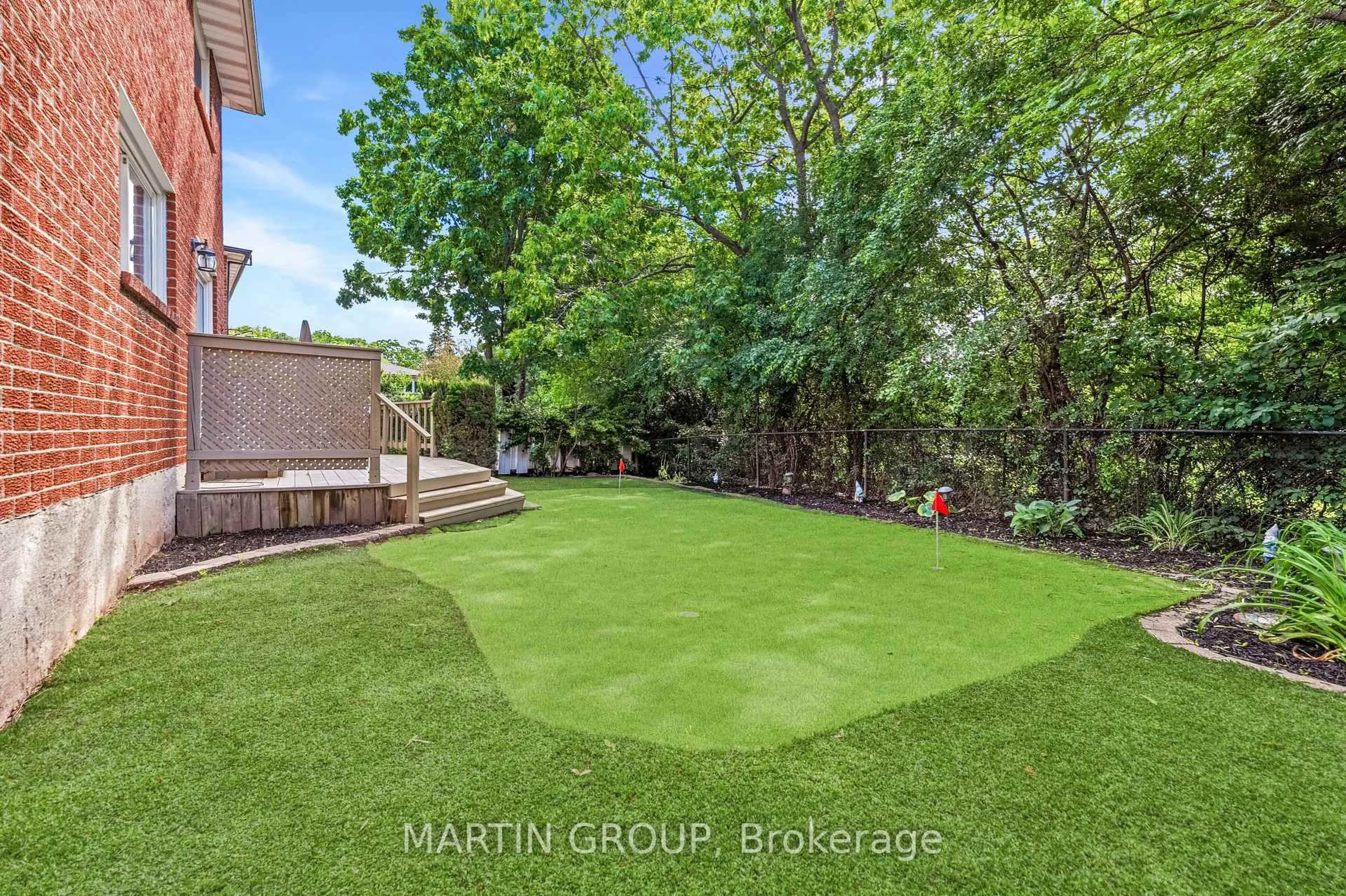 A pic from outside/outdoor area/front of a property/back of a property/a pic from drone, street for 1456 Harmsworth Sq, Oakville Ontario L6H 3E9