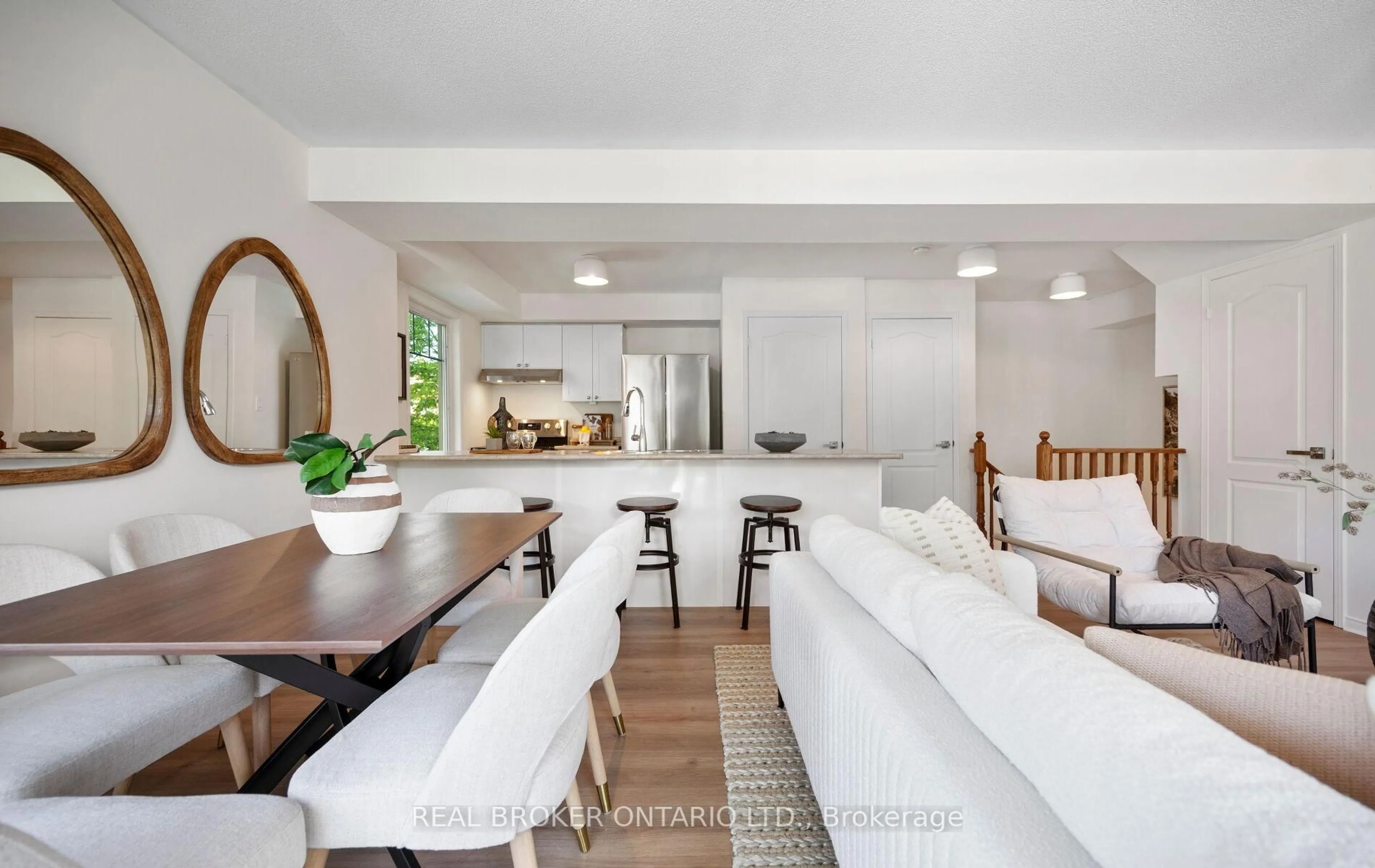 Open concept kitchen, unknown for 5050 Intrepid Dr #50, Mississauga Ontario L5M 0E5