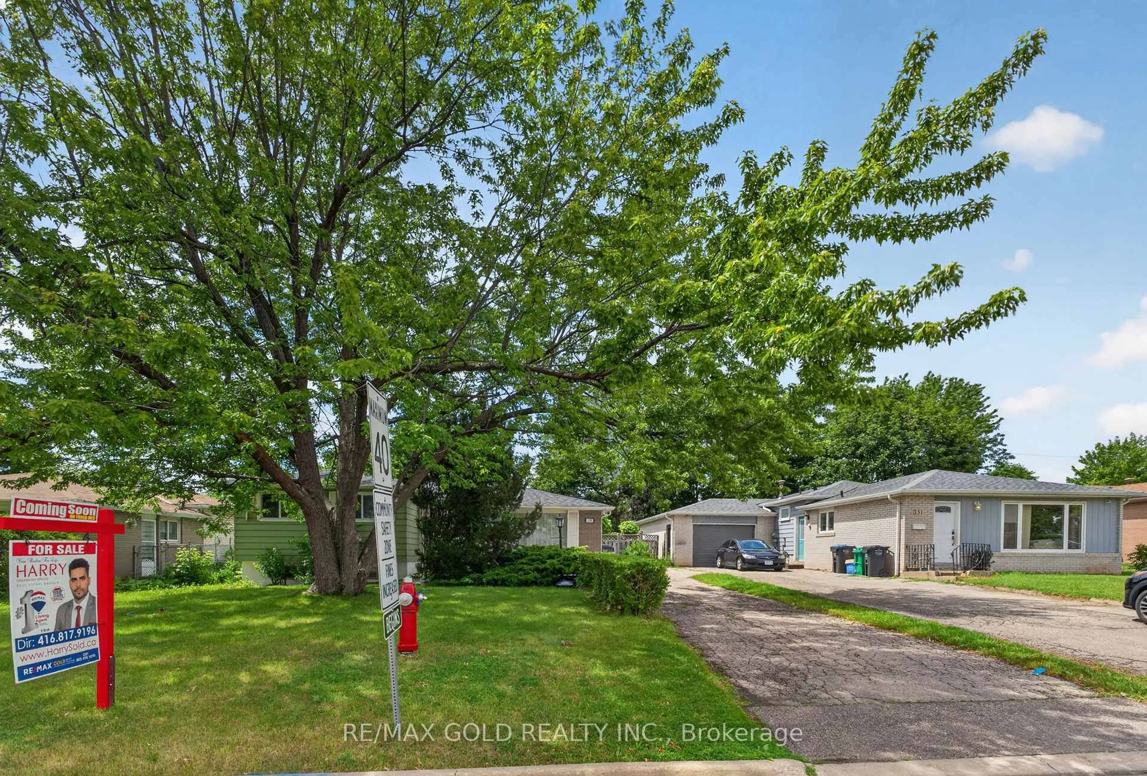 A pic from outside/outdoor area/front of a property/back of a property/a pic from drone, street for 129 Folkstone Cres, Brampton Ontario L6T 3M6