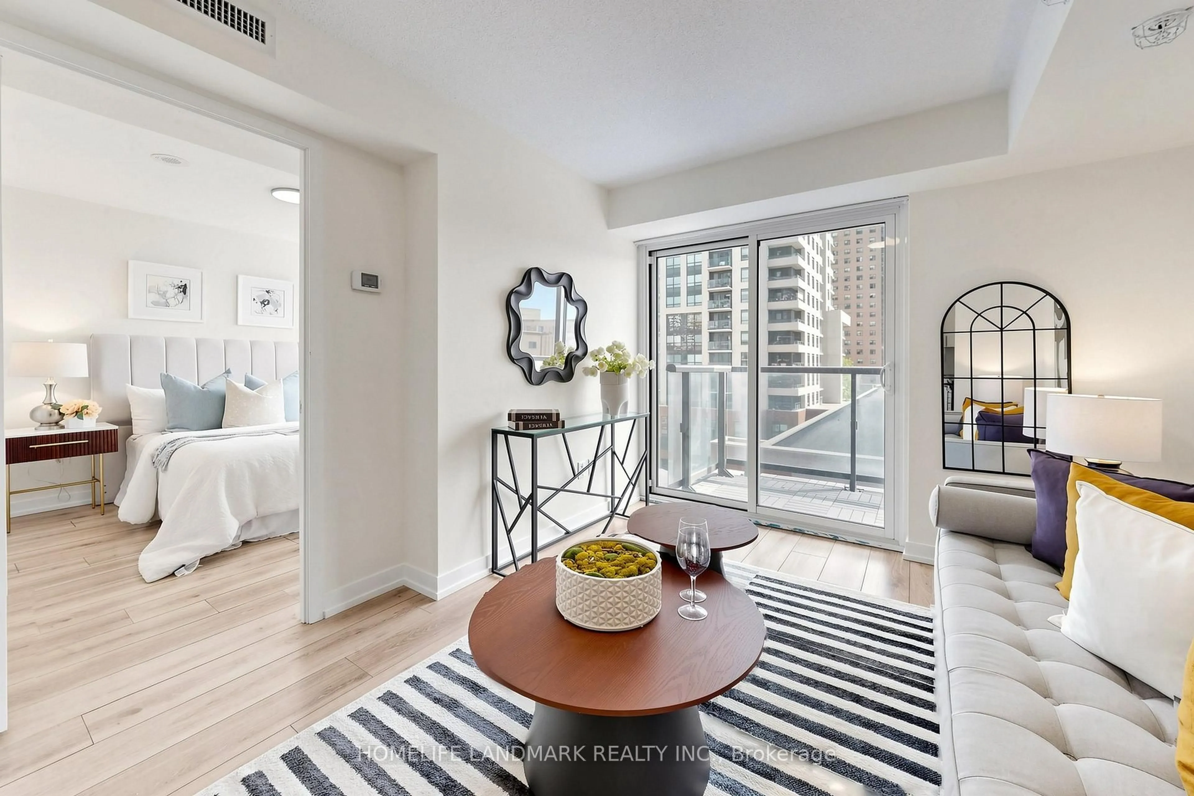 Indoor entryway for 1420 Dupont St #603, Toronto Ontario M6H 0C2