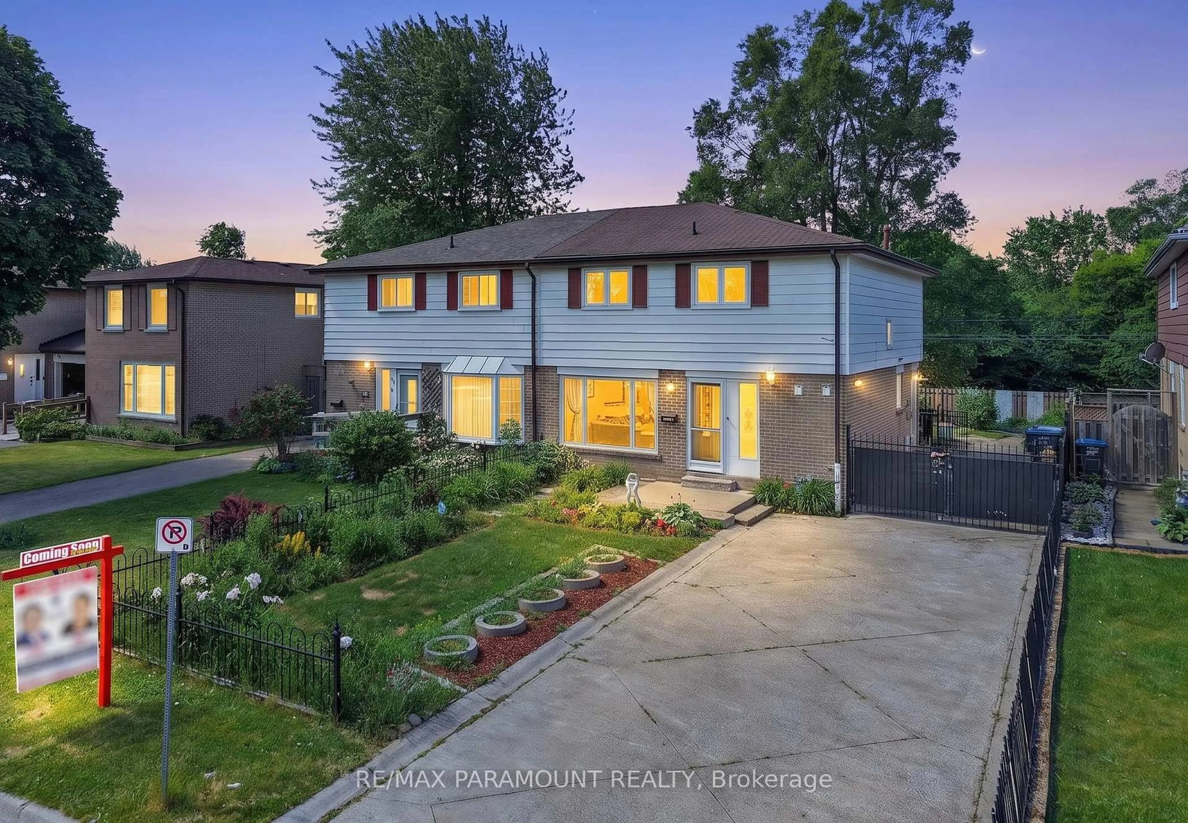 A pic from outside/outdoor area/front of a property/back of a property/a pic from drone, street for 47 Cloverdale Dr, Brampton Ontario L6T 2T5