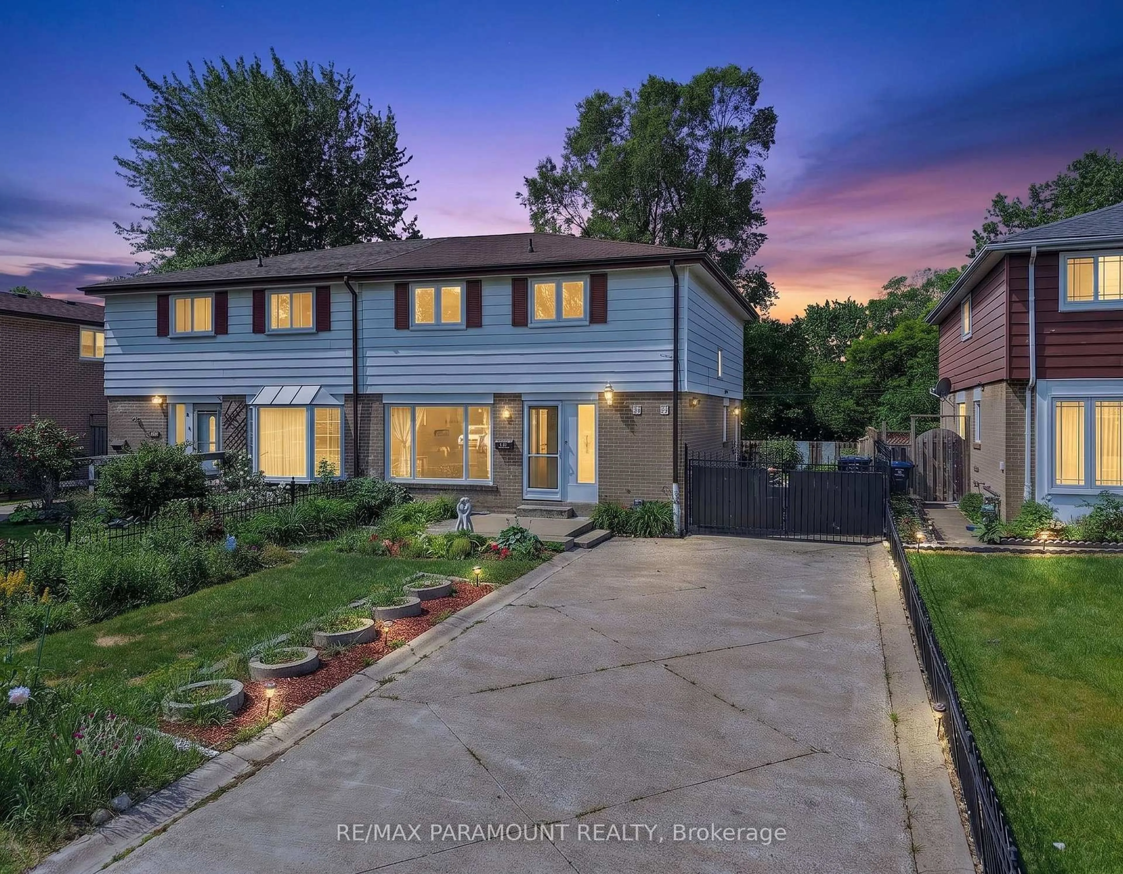 A pic from outside/outdoor area/front of a property/back of a property/a pic from drone, street for 47 Cloverdale Dr, Brampton Ontario L6T 2T5