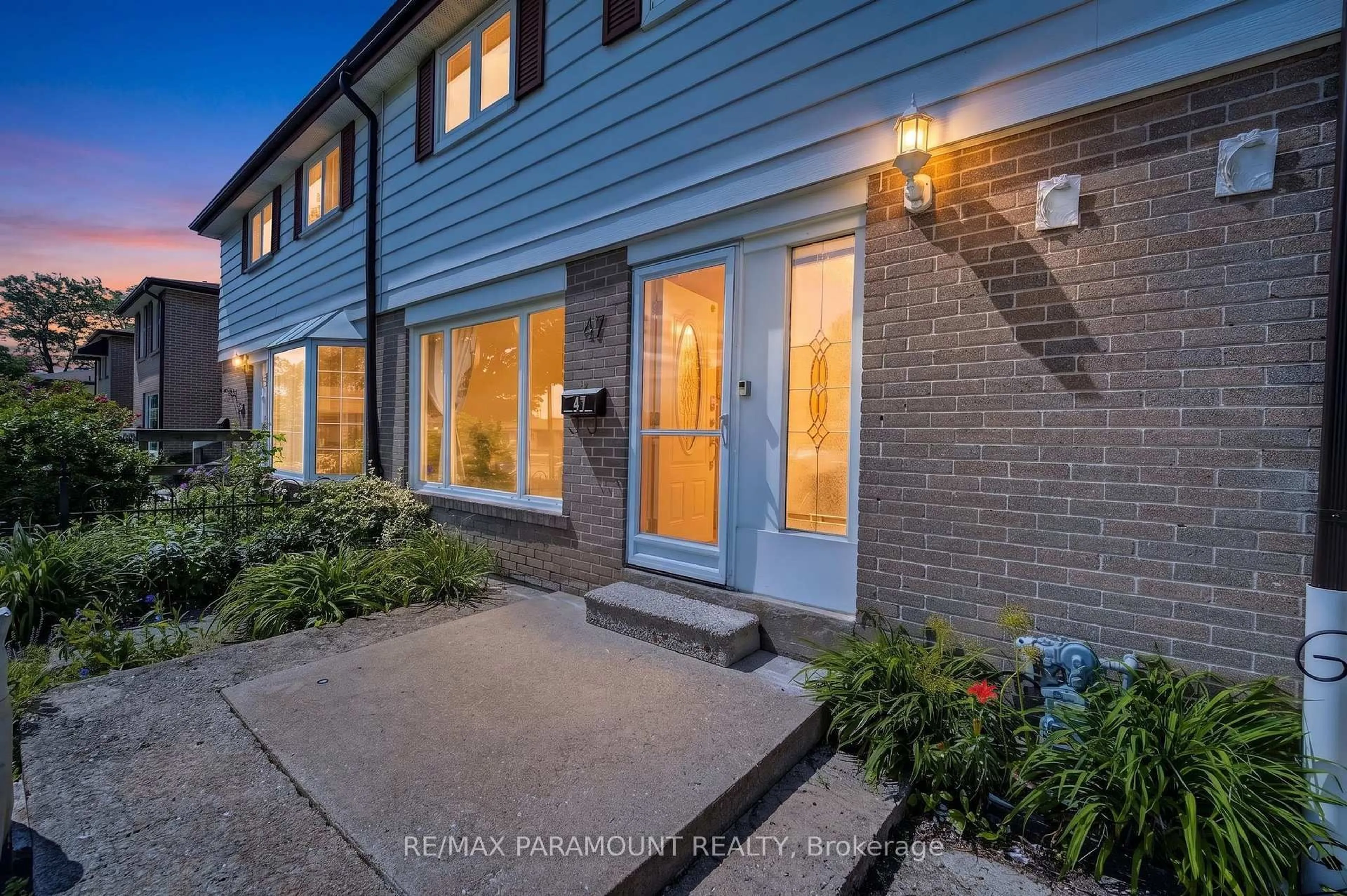 Unknown for 47 Cloverdale Dr, Brampton Ontario L6T 2T5