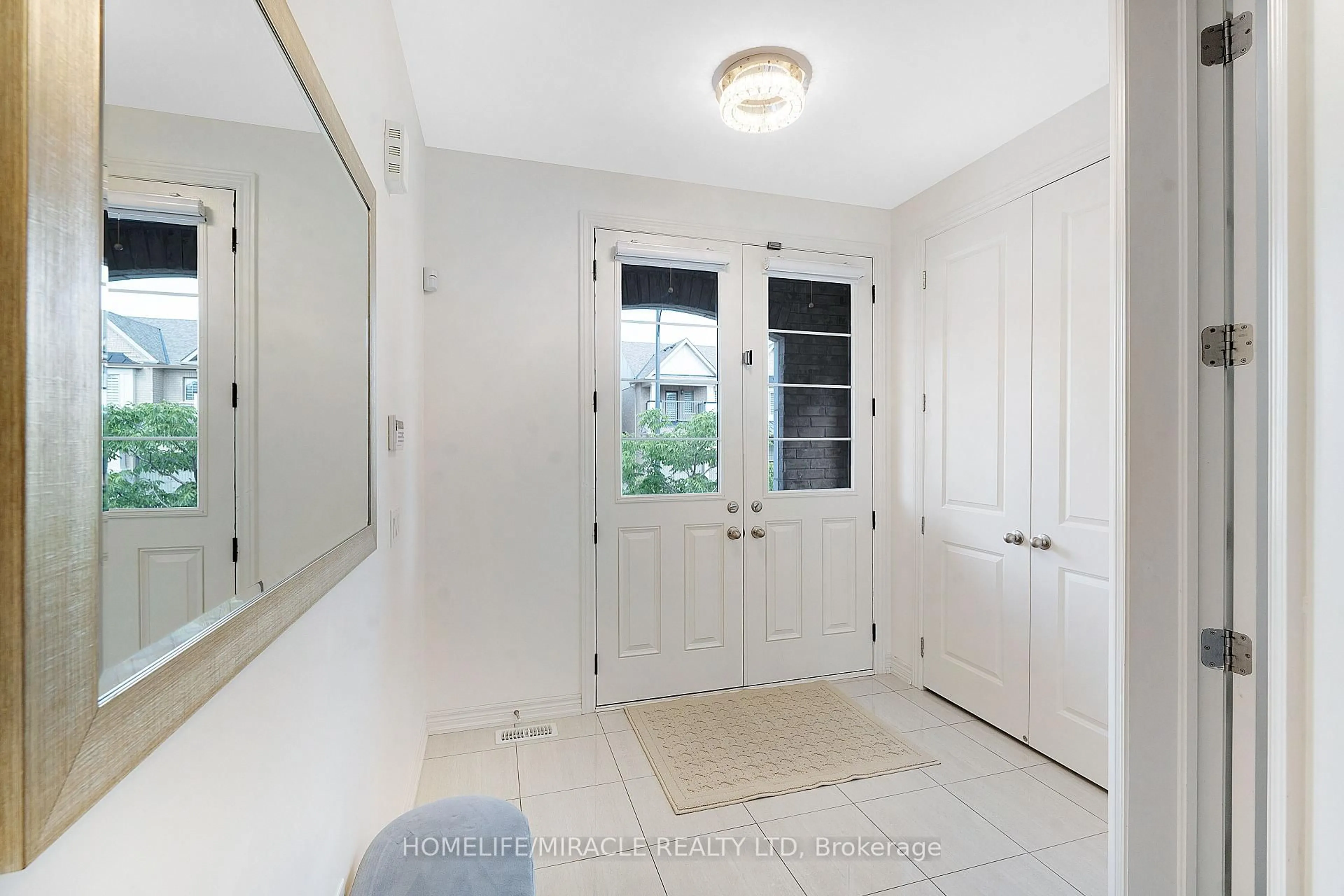 Indoor entryway for 23 Gillis Rd, Brampton Ontario L7A 4V6