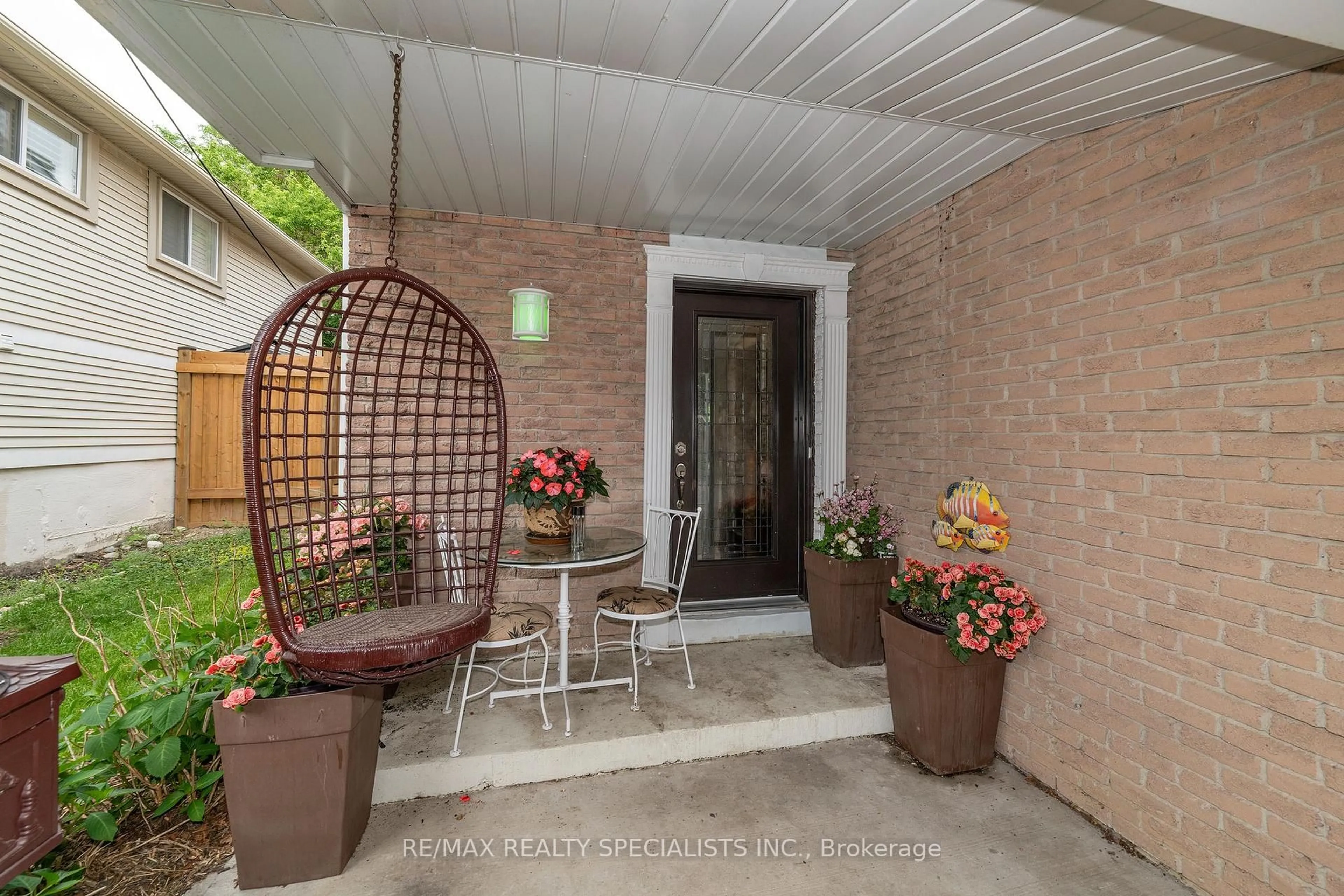 Patio, street for 21 Richvale Dr, Brampton Ontario L6Z 1M2