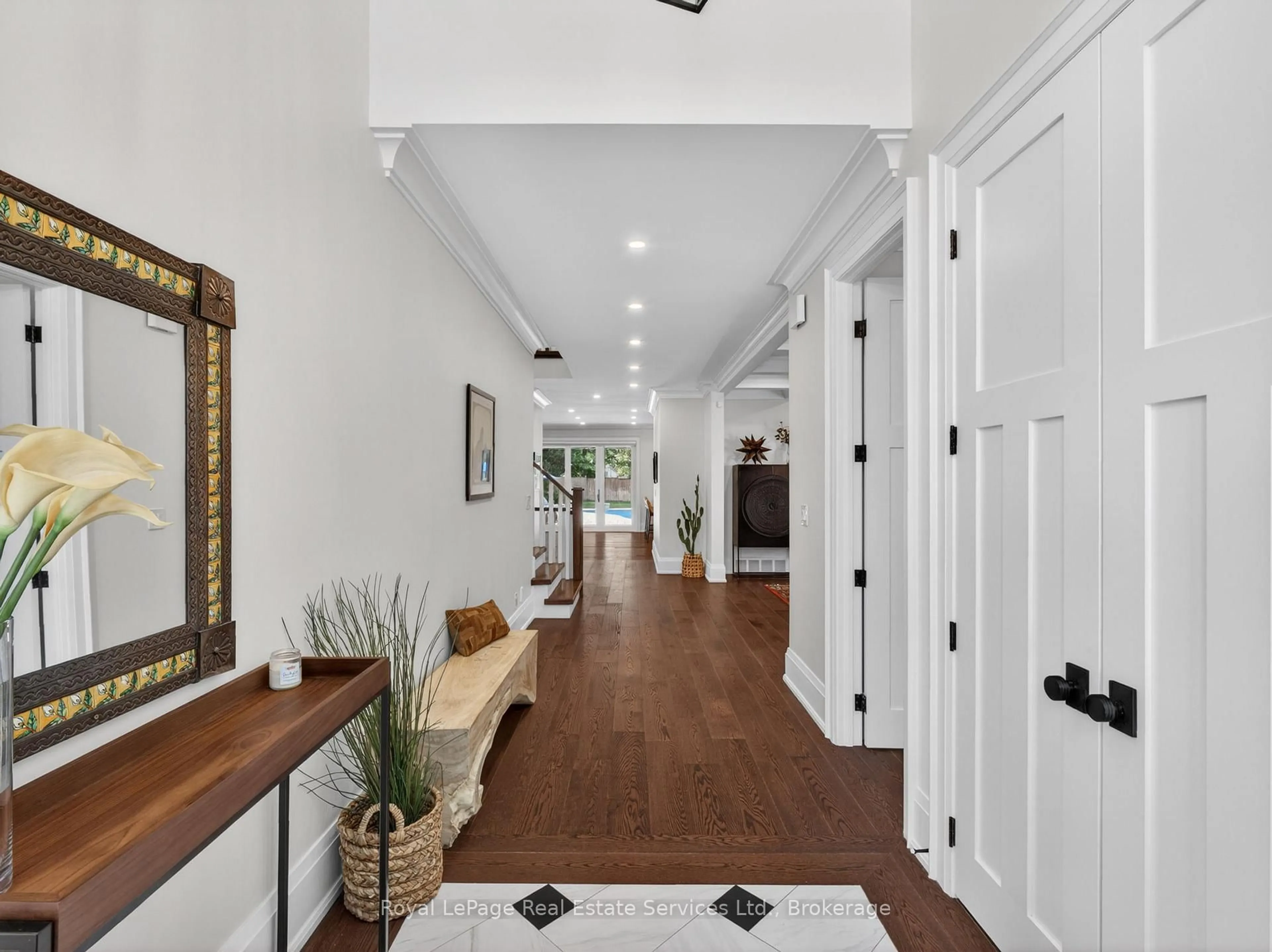 Indoor entryway for 47 Park Ave, Burlington Ontario L7T 1Y2