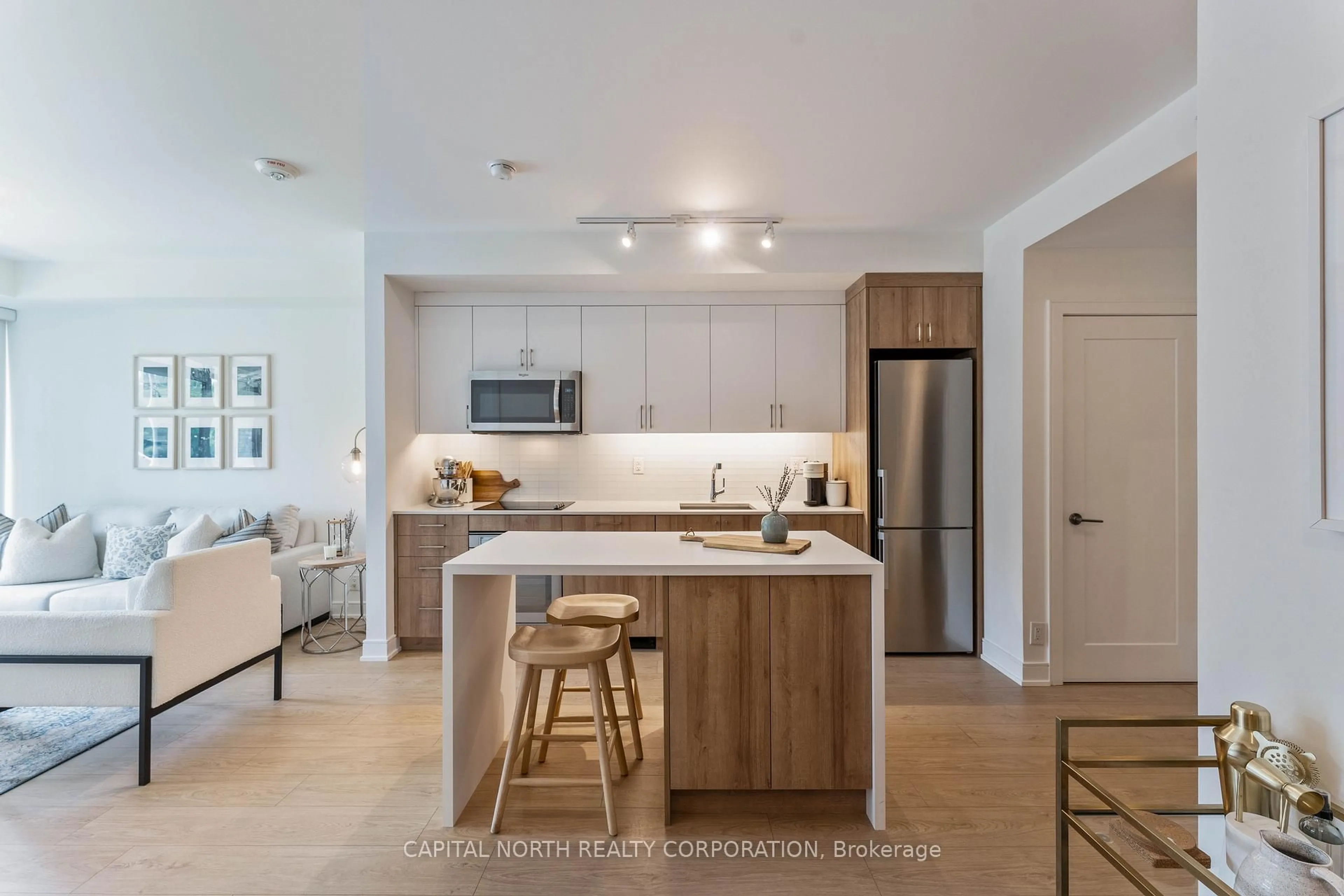 Open concept kitchen, unknown for 1575 Lakeshore Rd #270, Mississauga Ontario L5J 0B1