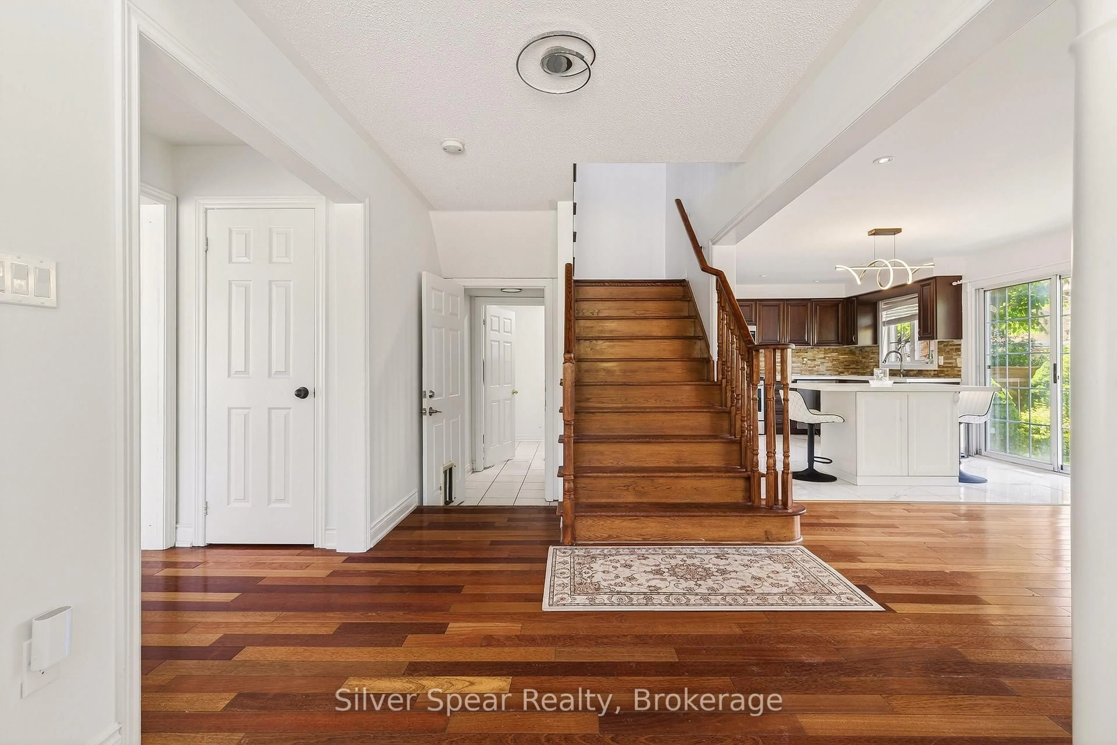 Indoor entryway for 3762 Freeman Terr, Mississauga Ontario L5M 6Y3