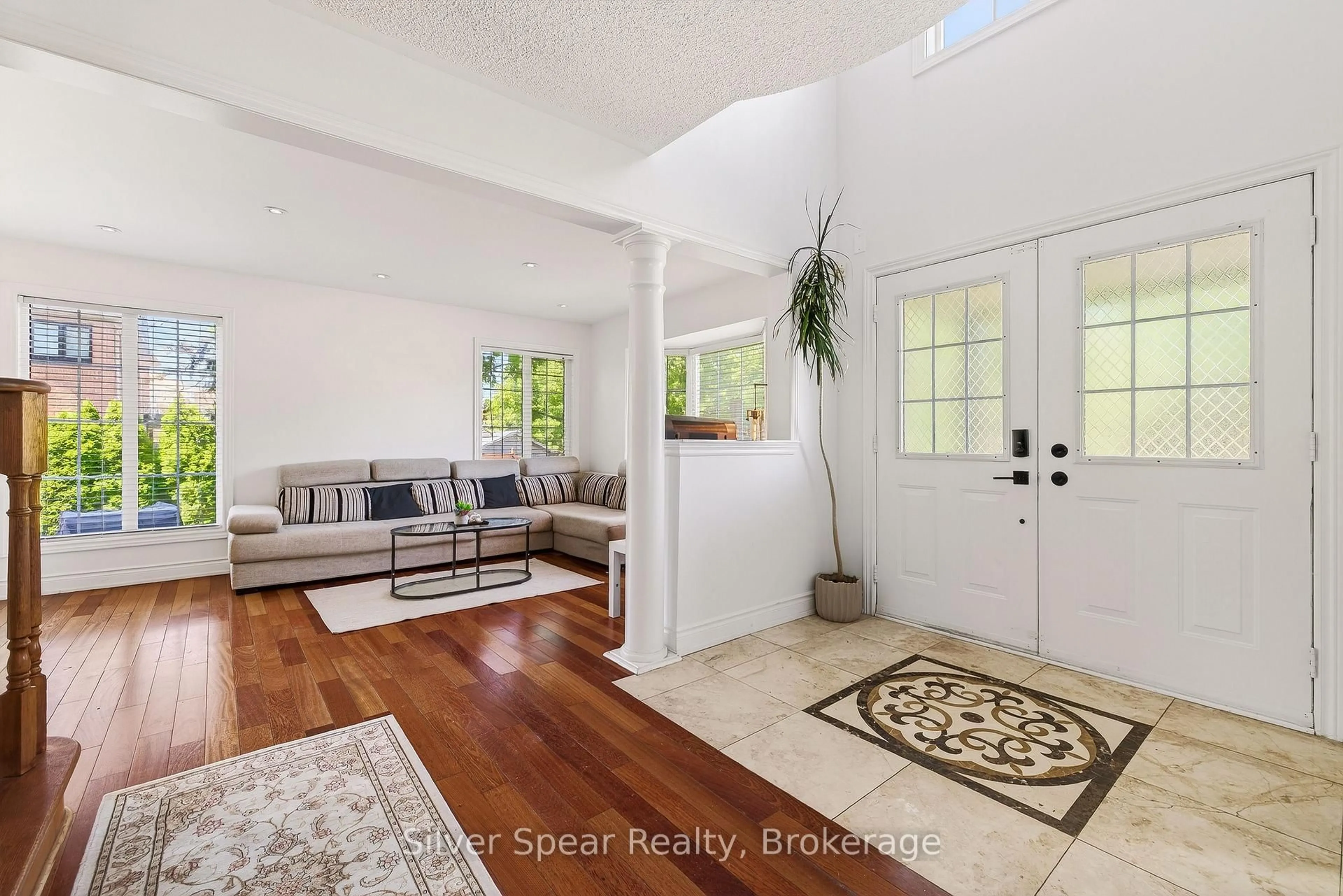 Indoor entryway for 3762 Freeman Terr, Mississauga Ontario L5M 6Y3