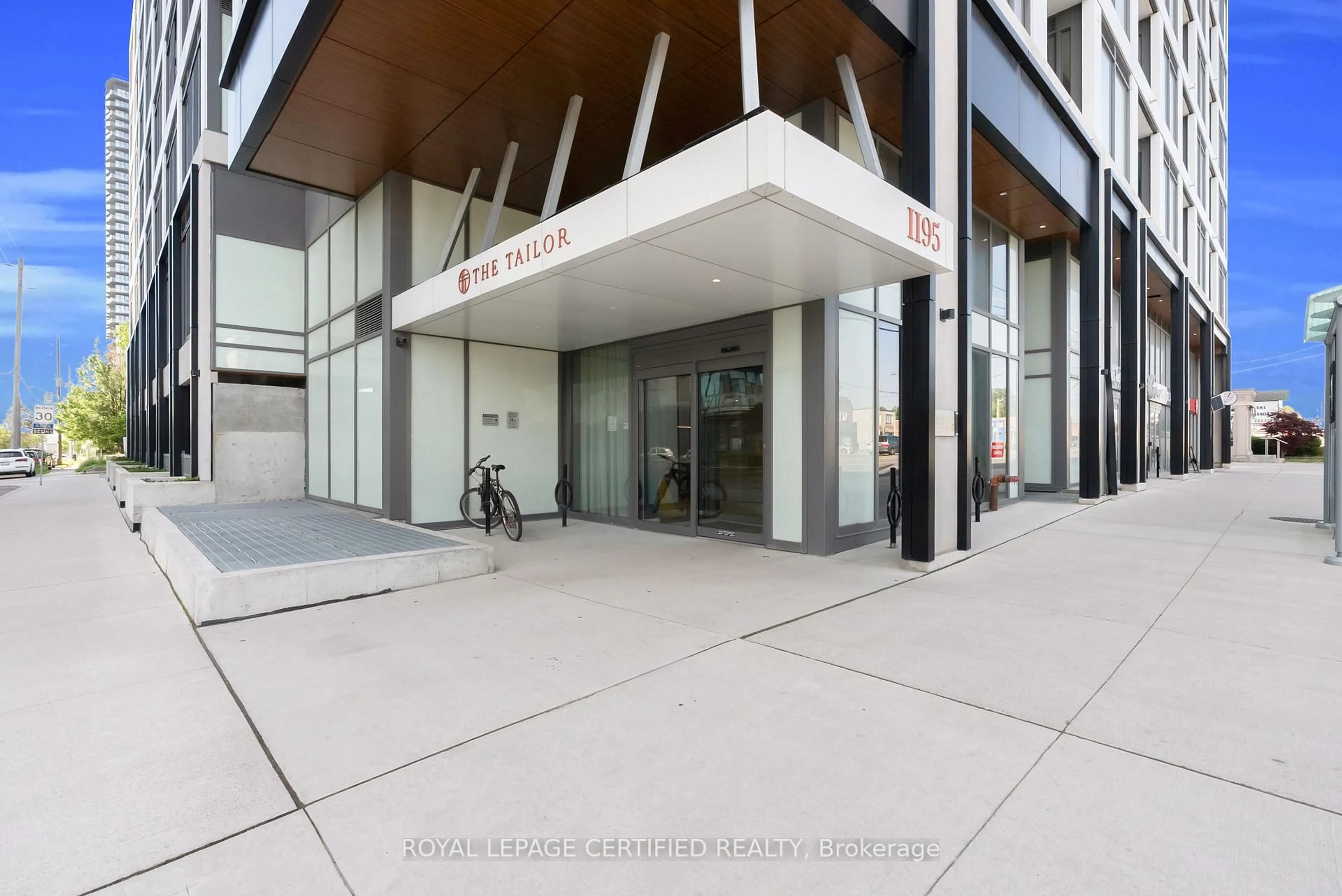 Indoor foyer for 1195 the queensway ph02, Toronto Ontario M8Z 0H1
