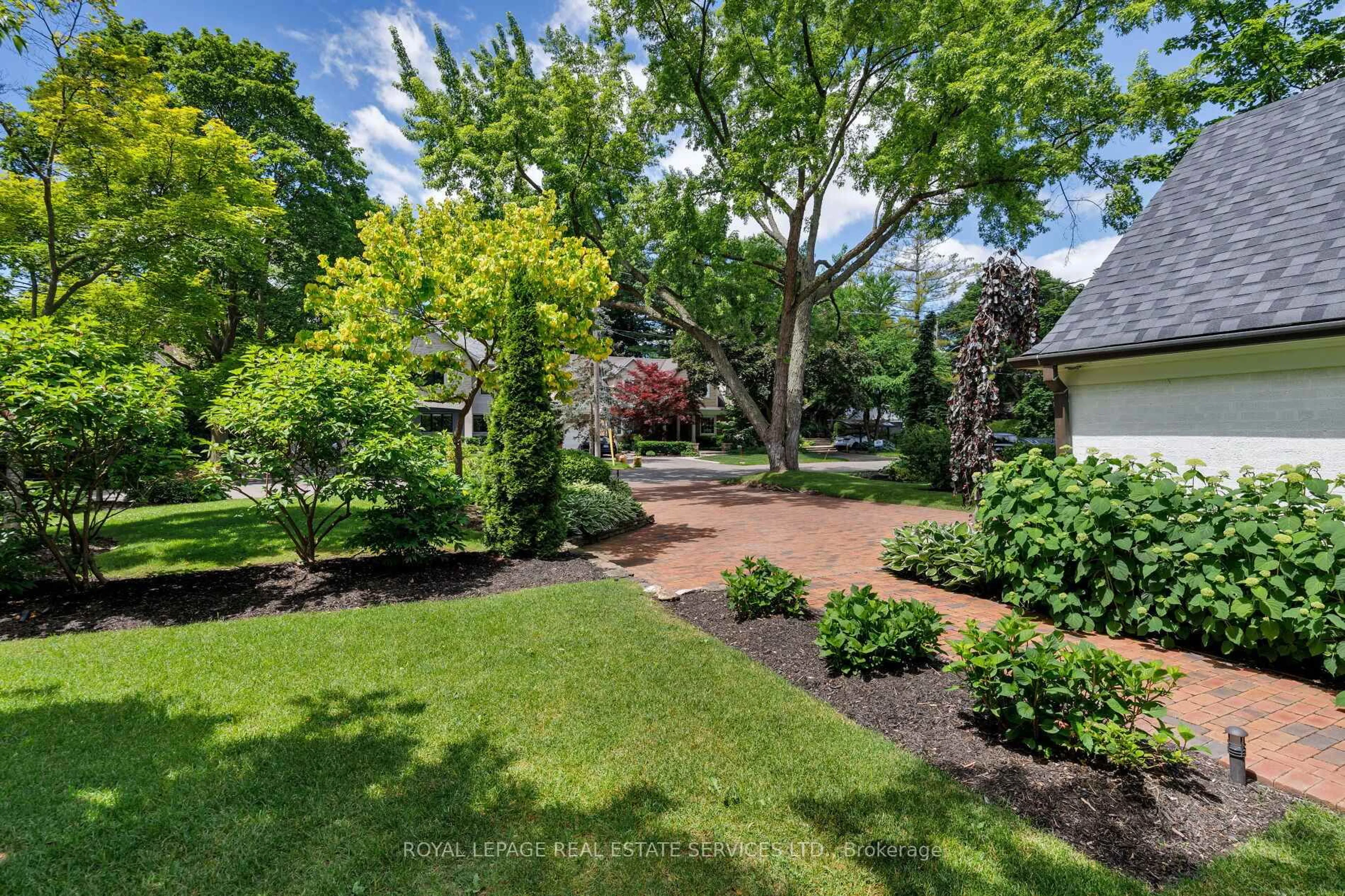 A pic from outside/outdoor area/front of a property/back of a property/a pic from drone, street for 47 Edgevalley Dr, Toronto Ontario M9A 4P2