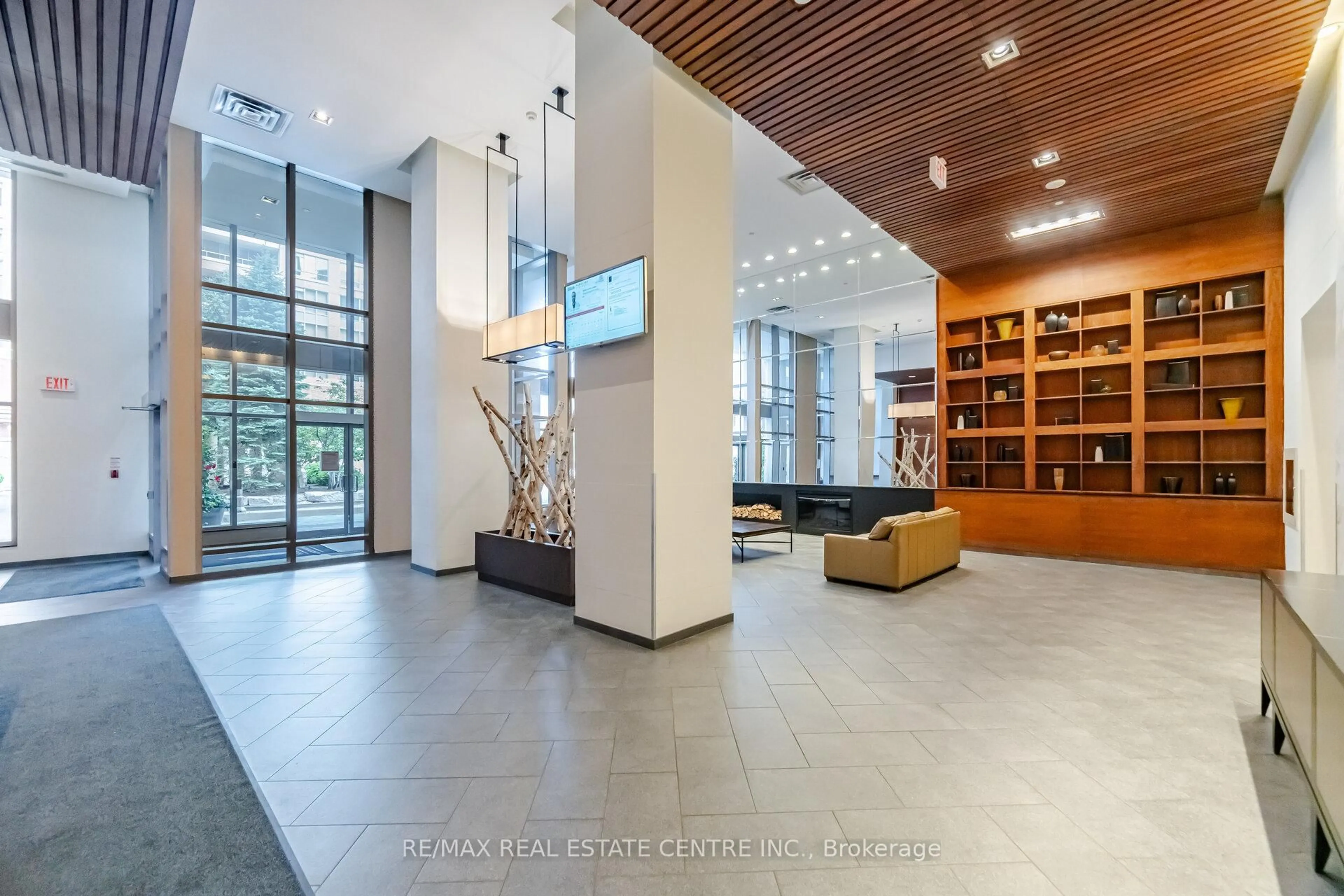 Lobby for 4080 Living Arts Dr #1611, Mississauga Ontario L5B 4N3