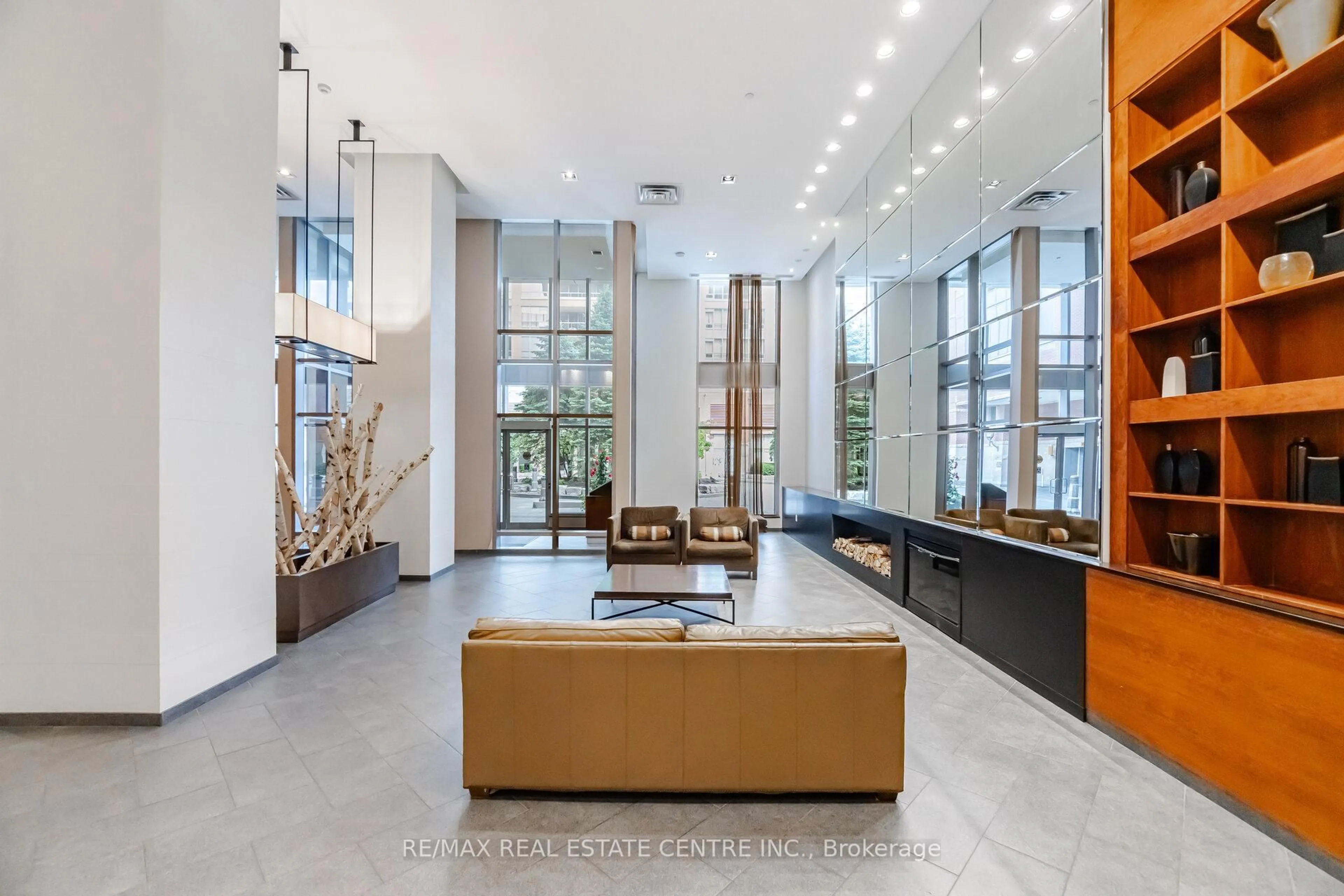 Lobby for 4080 Living Arts Dr #1611, Mississauga Ontario L5B 4N3