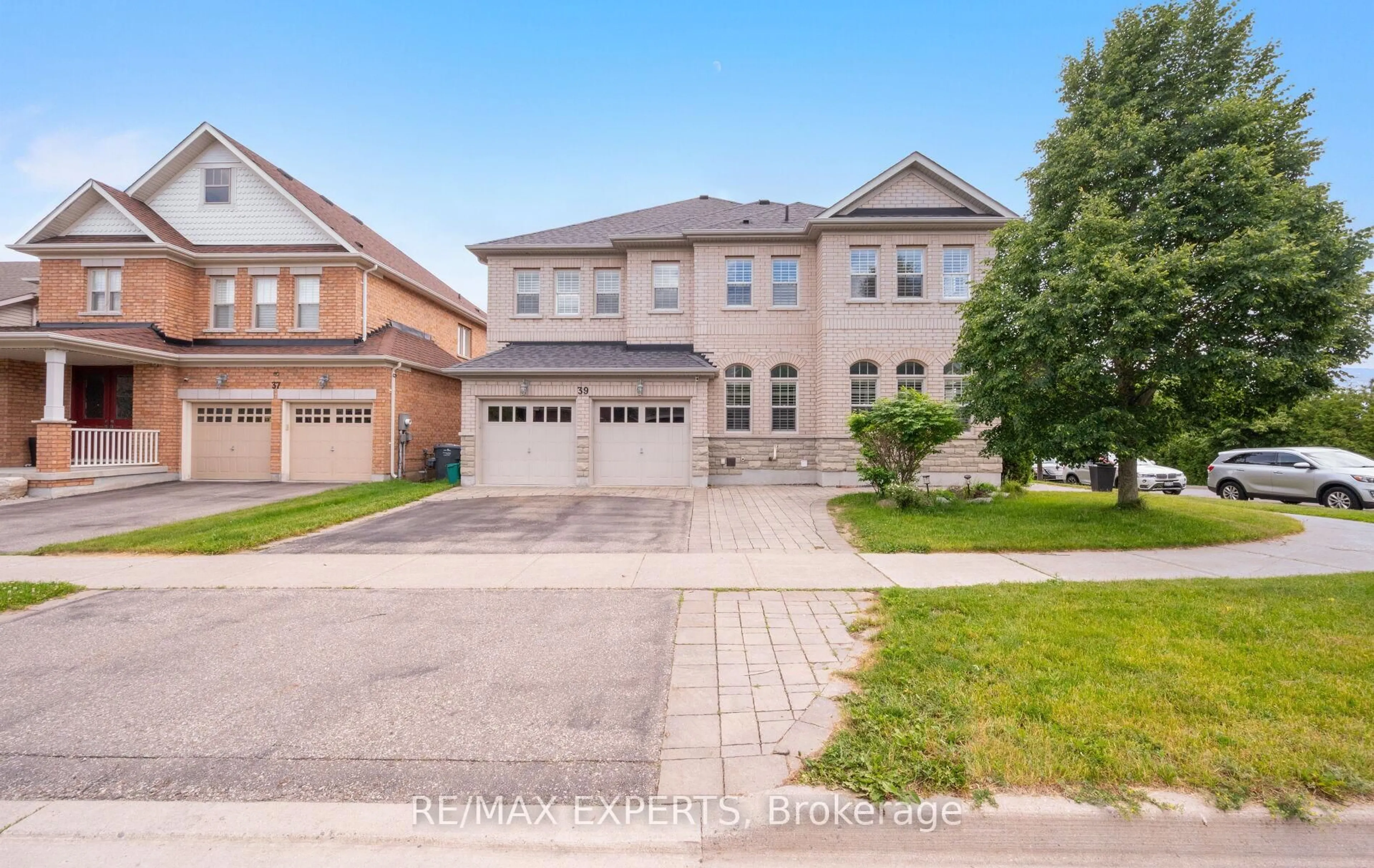 Home with brick exterior material, street for 39 Paisley Green Ave, Caledon Ontario L7C 3R9