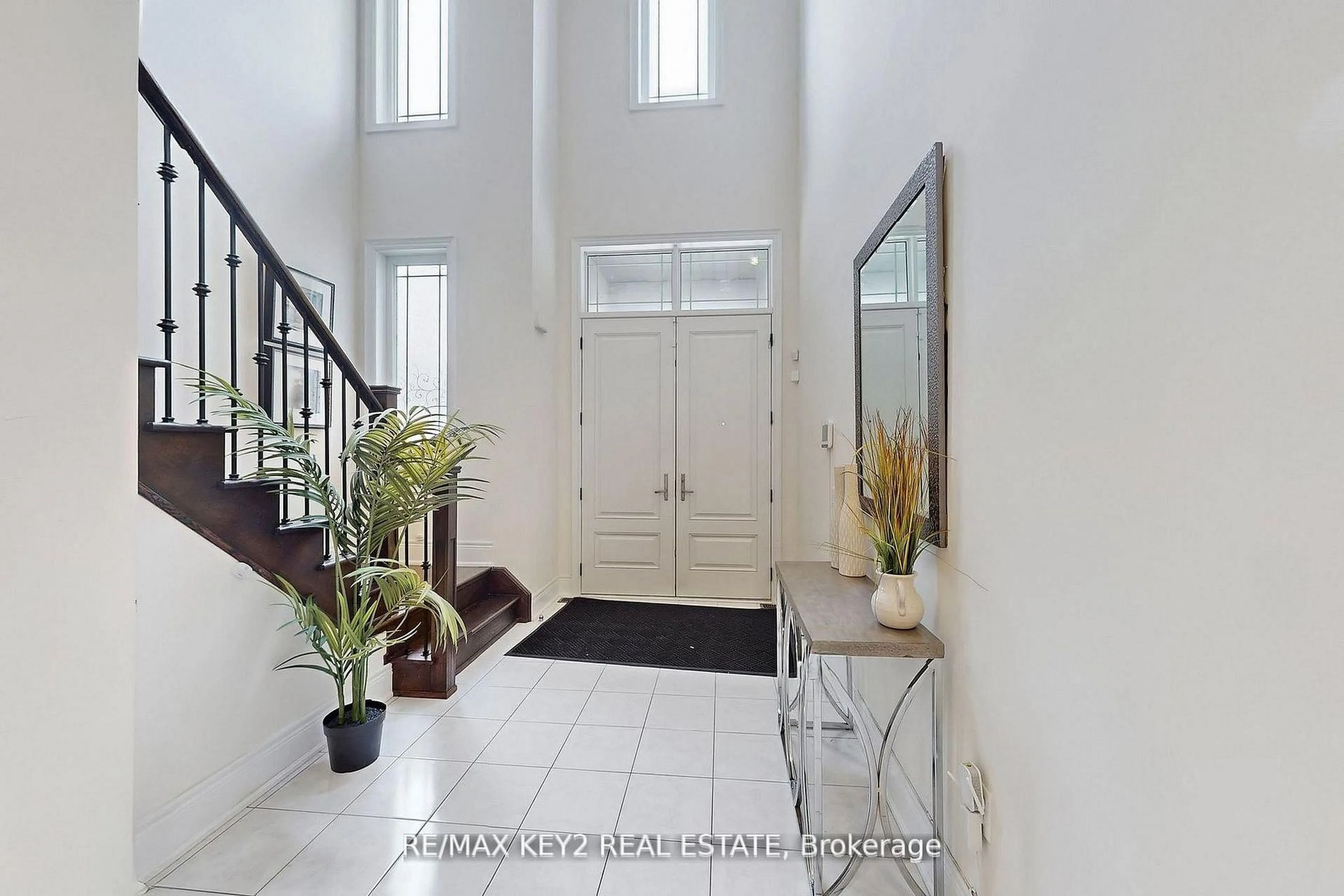 Indoor entryway for 10 Lyle Way, Brampton Ontario L6X 5P8