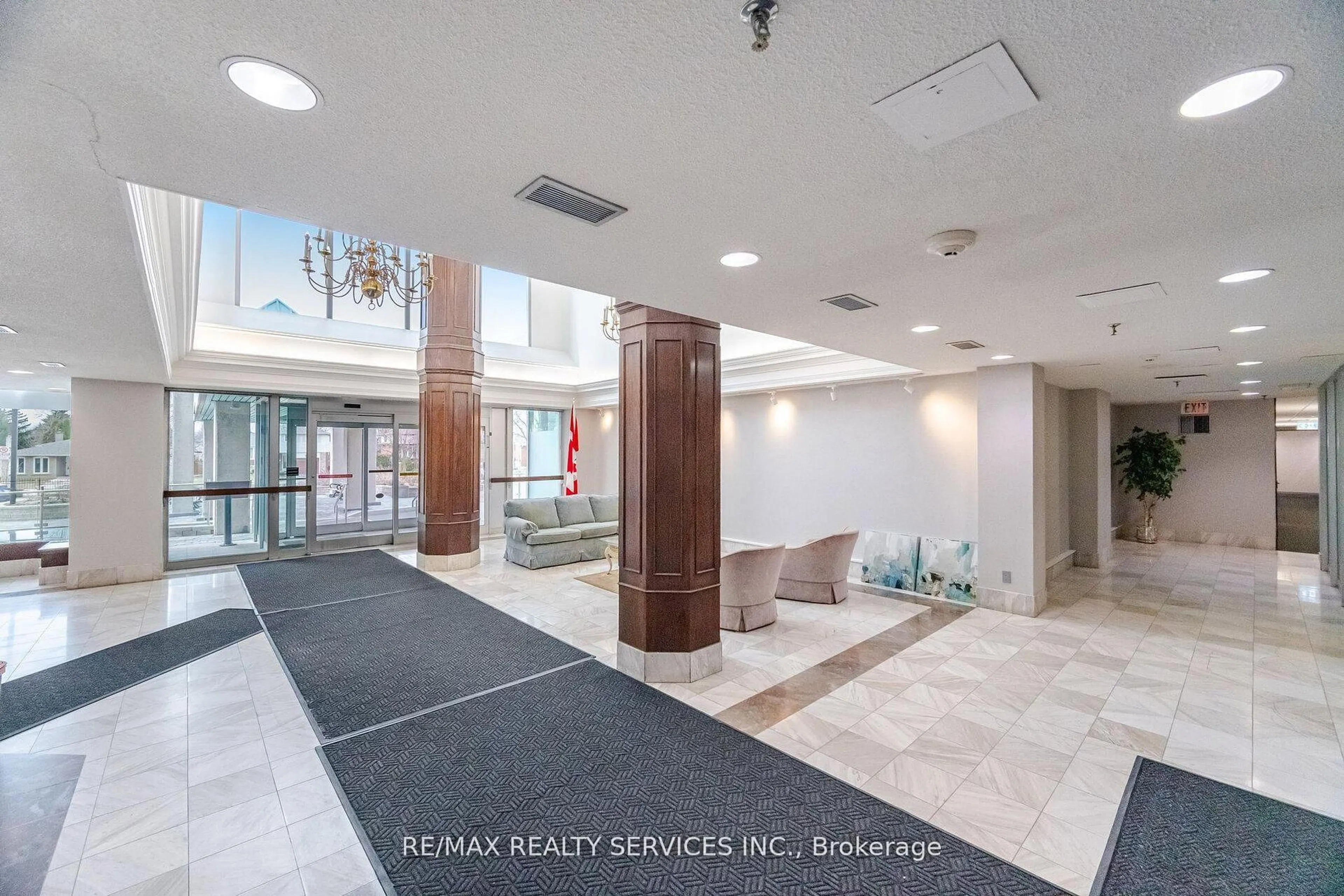 Lobby for 330 Mill St #711, Brampton Ontario L6Y 3V3