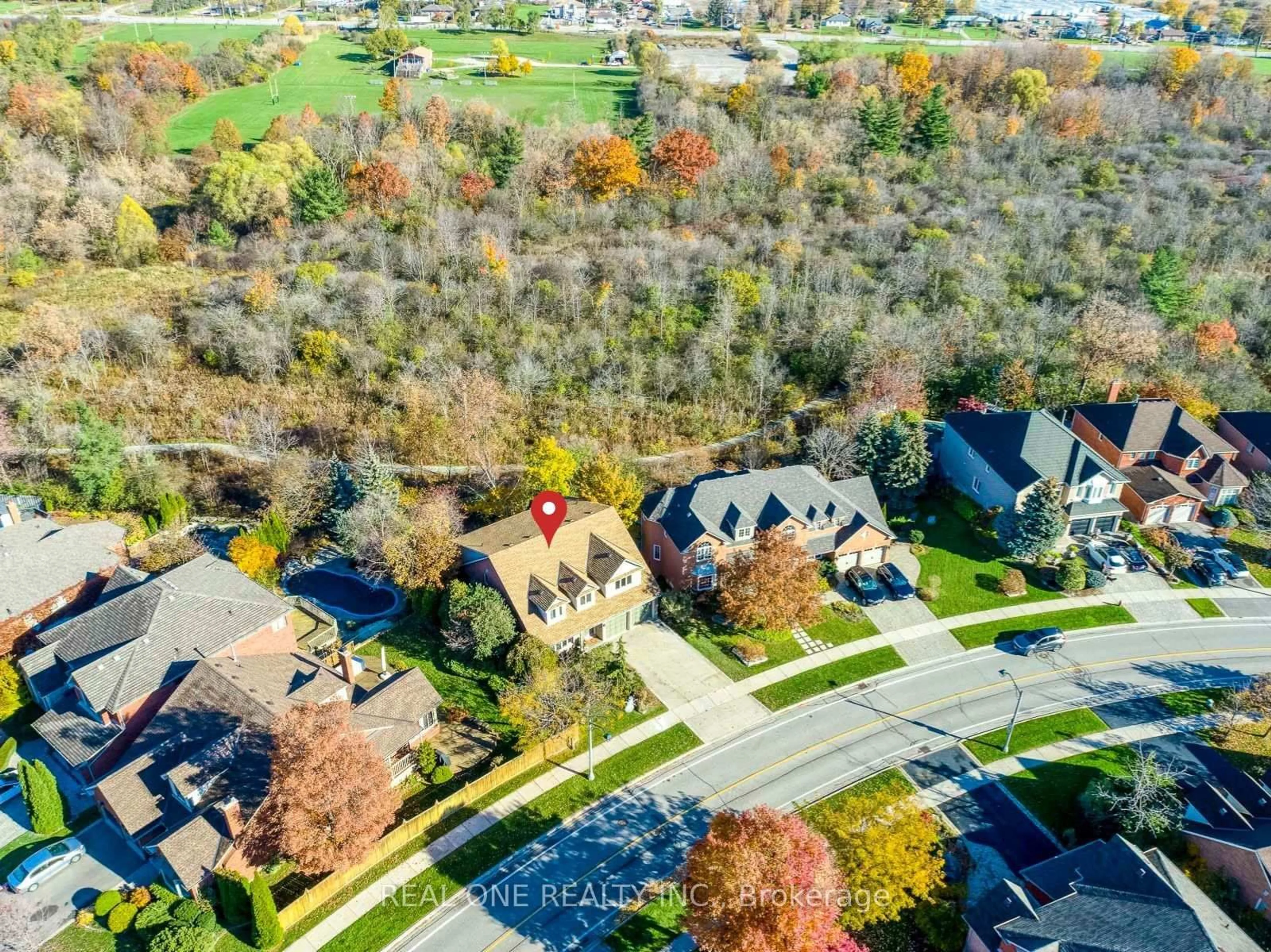 A pic from outside/outdoor area/front of a property/back of a property/a pic from drone, street for 1443 Bayshire Dr, Oakville Ontario L6H 6E8
