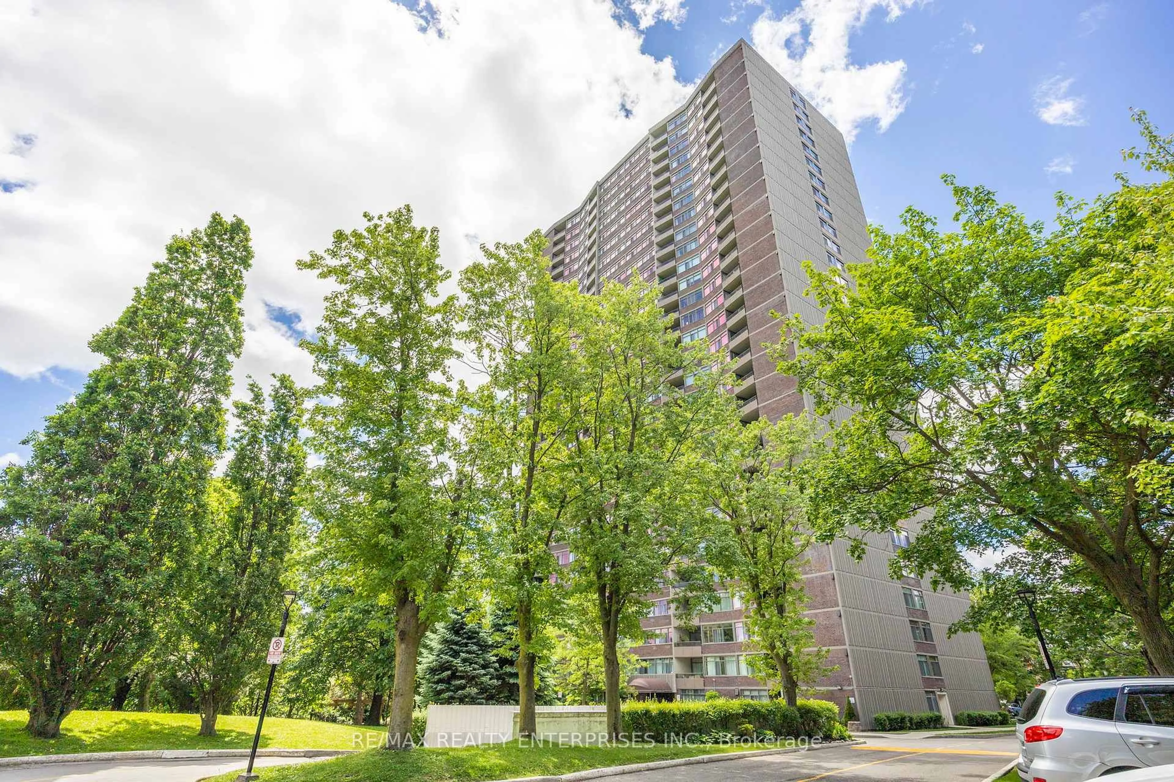 Patio, street for 3100 Kirwin Ave #503, Mississauga Ontario L5A 3S6