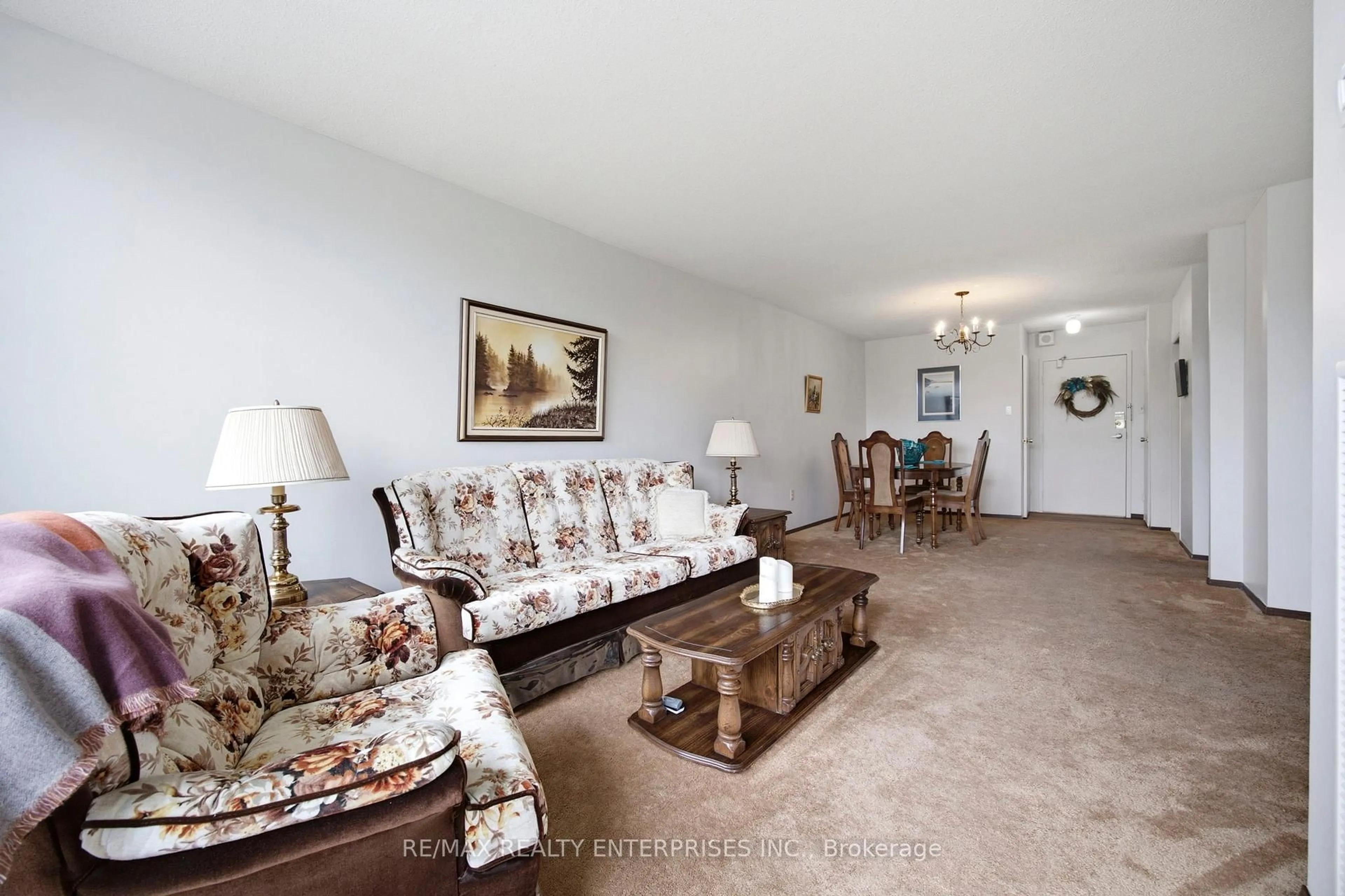 Living room with furniture, unknown for 3100 Kirwin Ave #503, Mississauga Ontario L5A 3S6