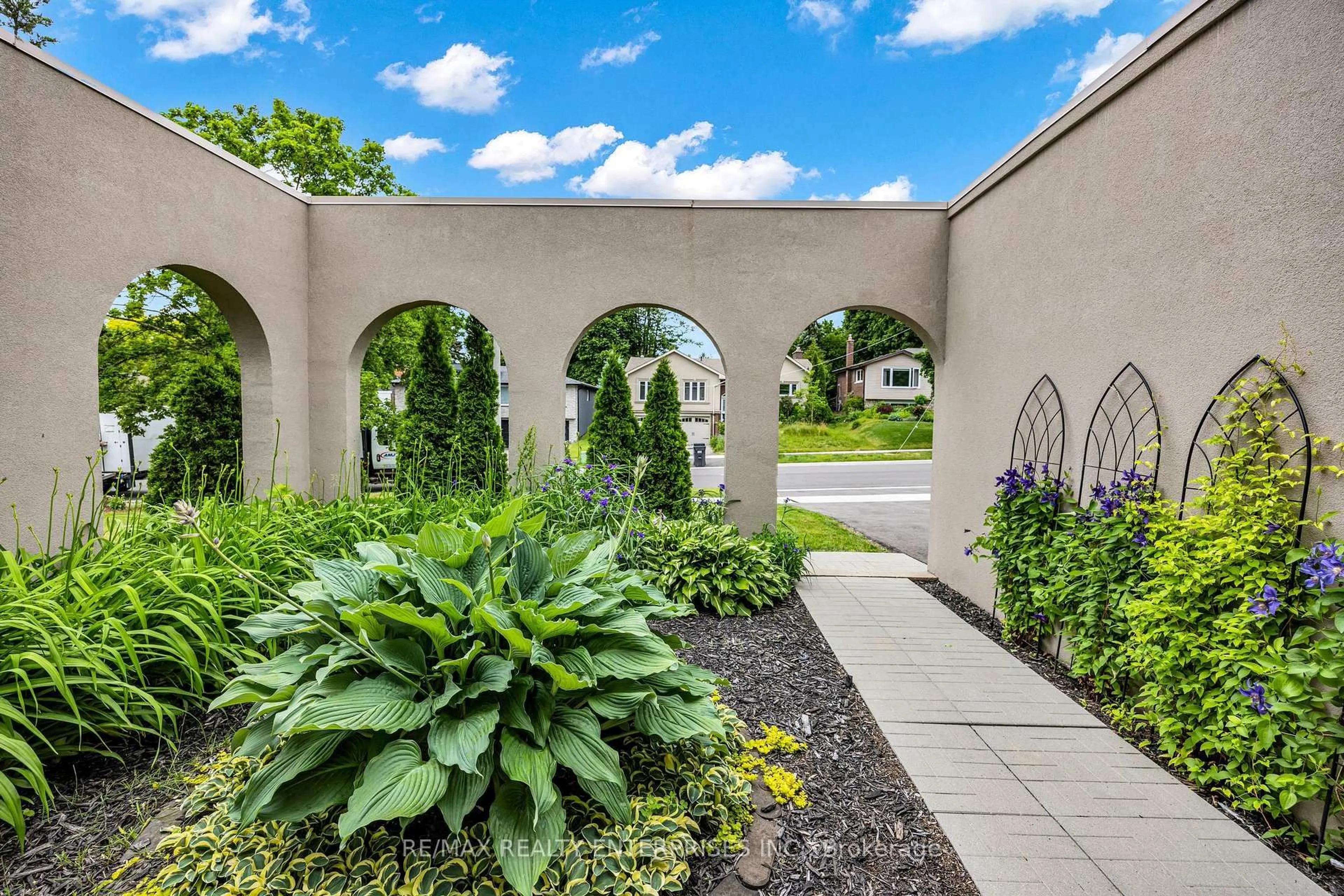 Patio, street for 1441 Petrie Way, Mississauga Ontario L5J 3Z7