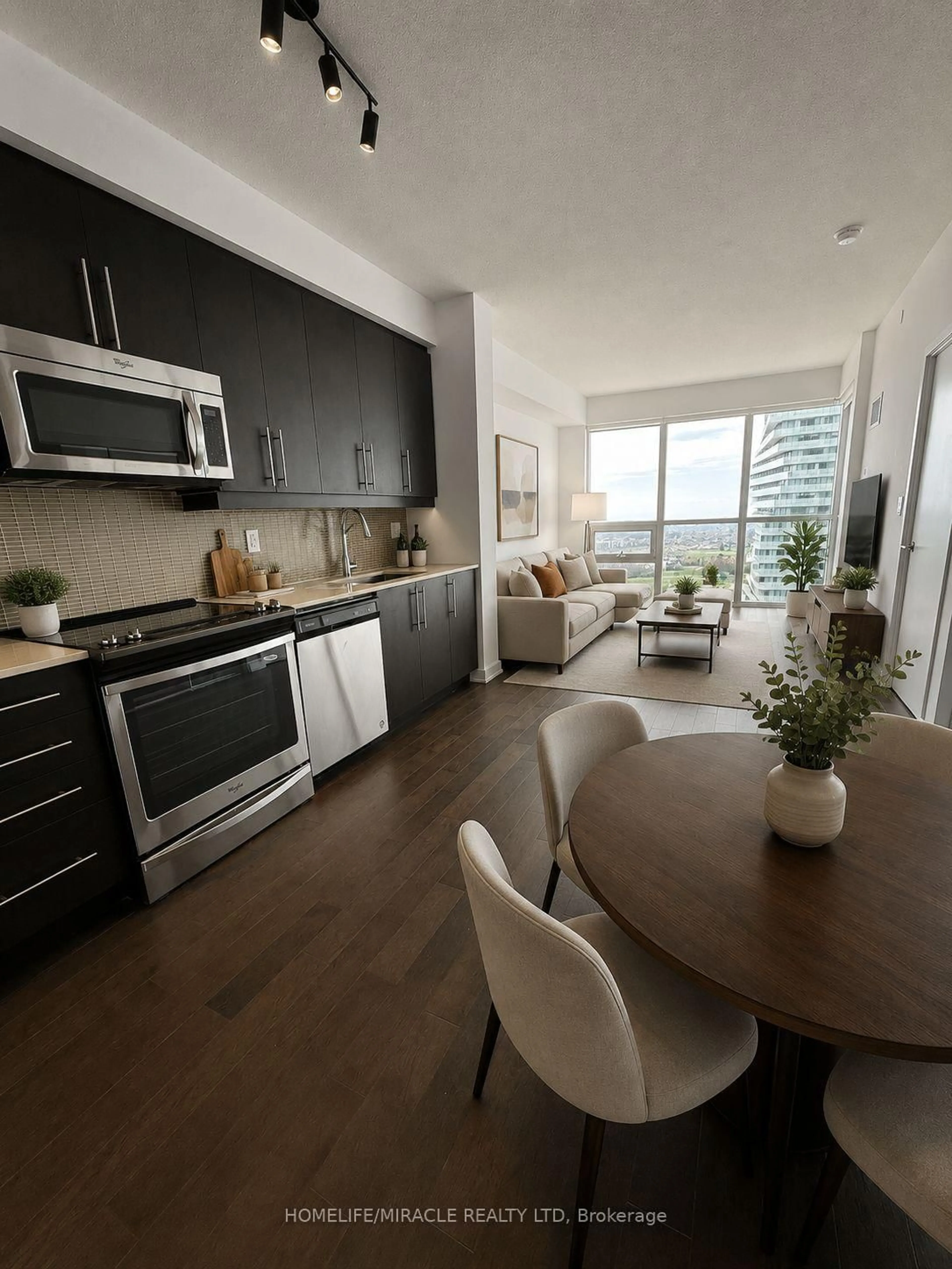 Open concept kitchen, unknown for 510 Curran Pl #3810, Mississauga Ontario L5B 0J8