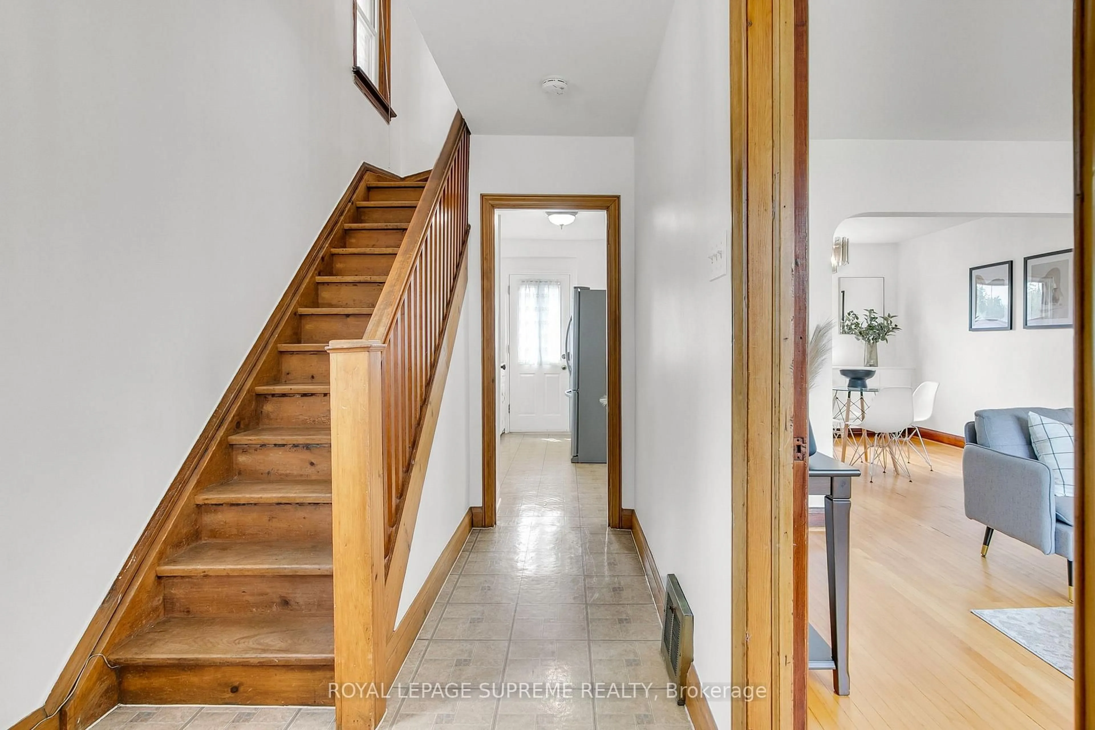 Indoor entryway for 44 Yarrow Rd, Toronto Ontario M6M 4E3