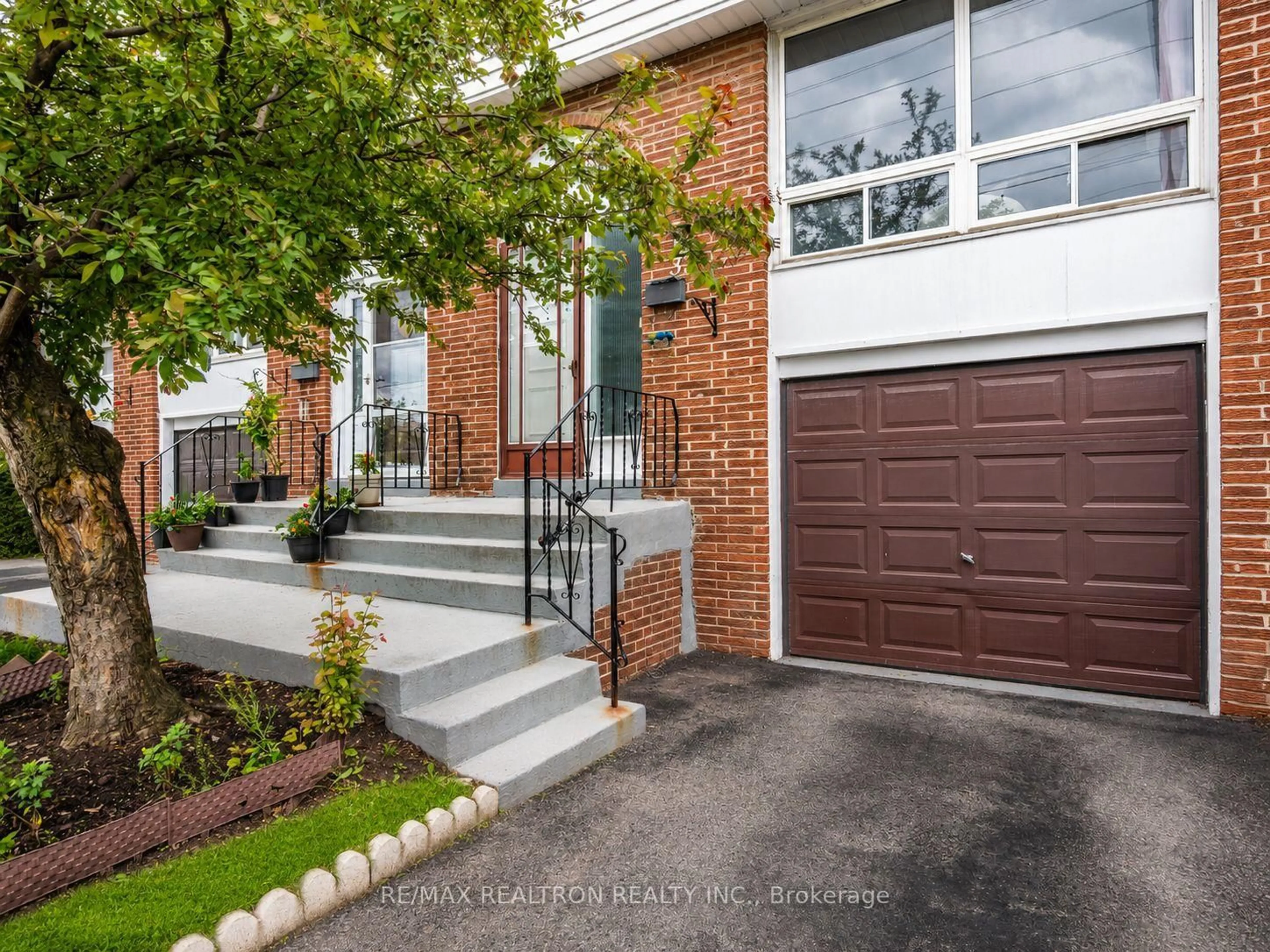 Home with brick exterior material, street for 7500 Goreway Dr #37, Mississauga Ontario L4T 3C7