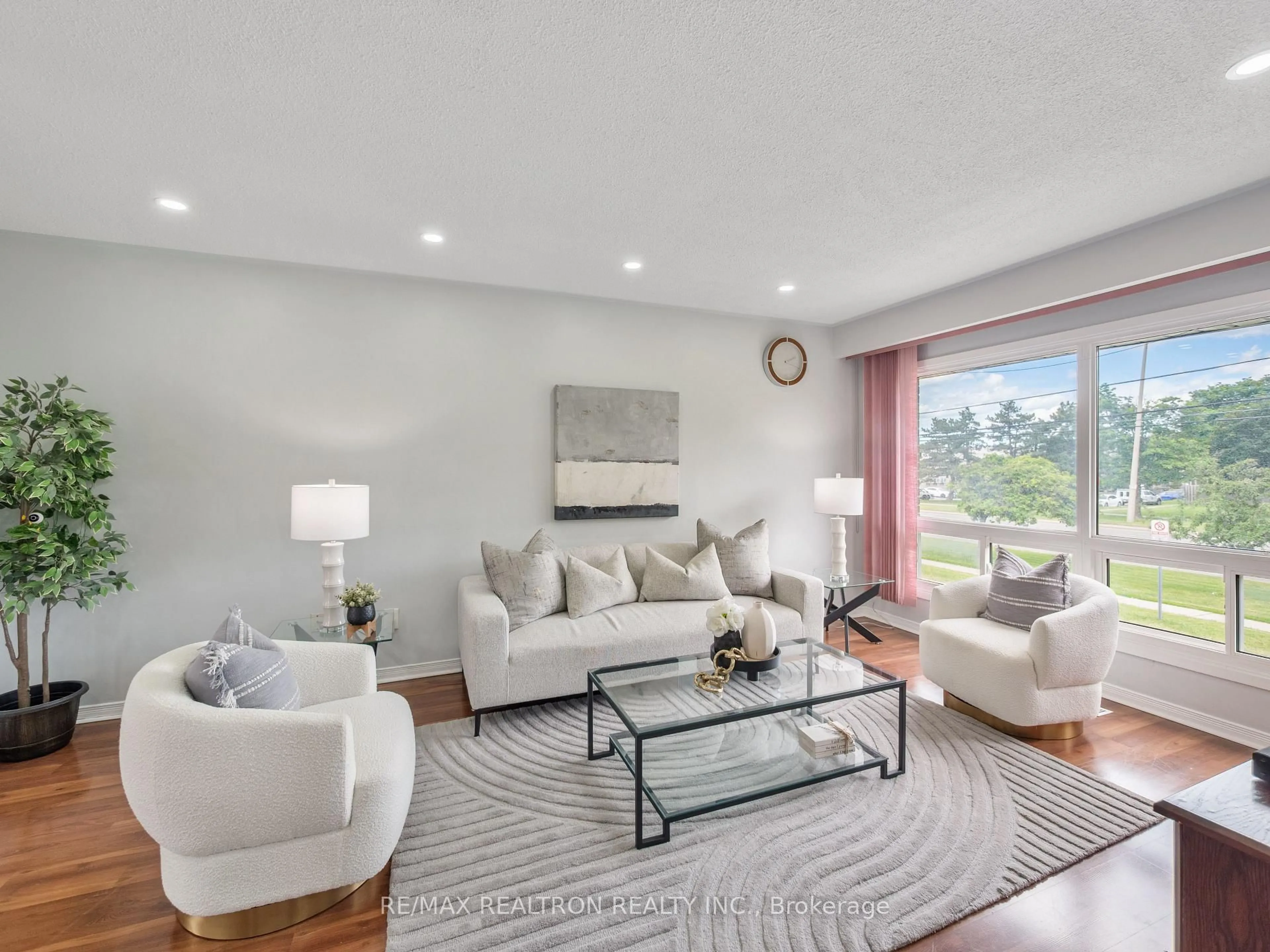 Living room with furniture, unknown for 7500 Goreway Dr #37, Mississauga Ontario L4T 3C7