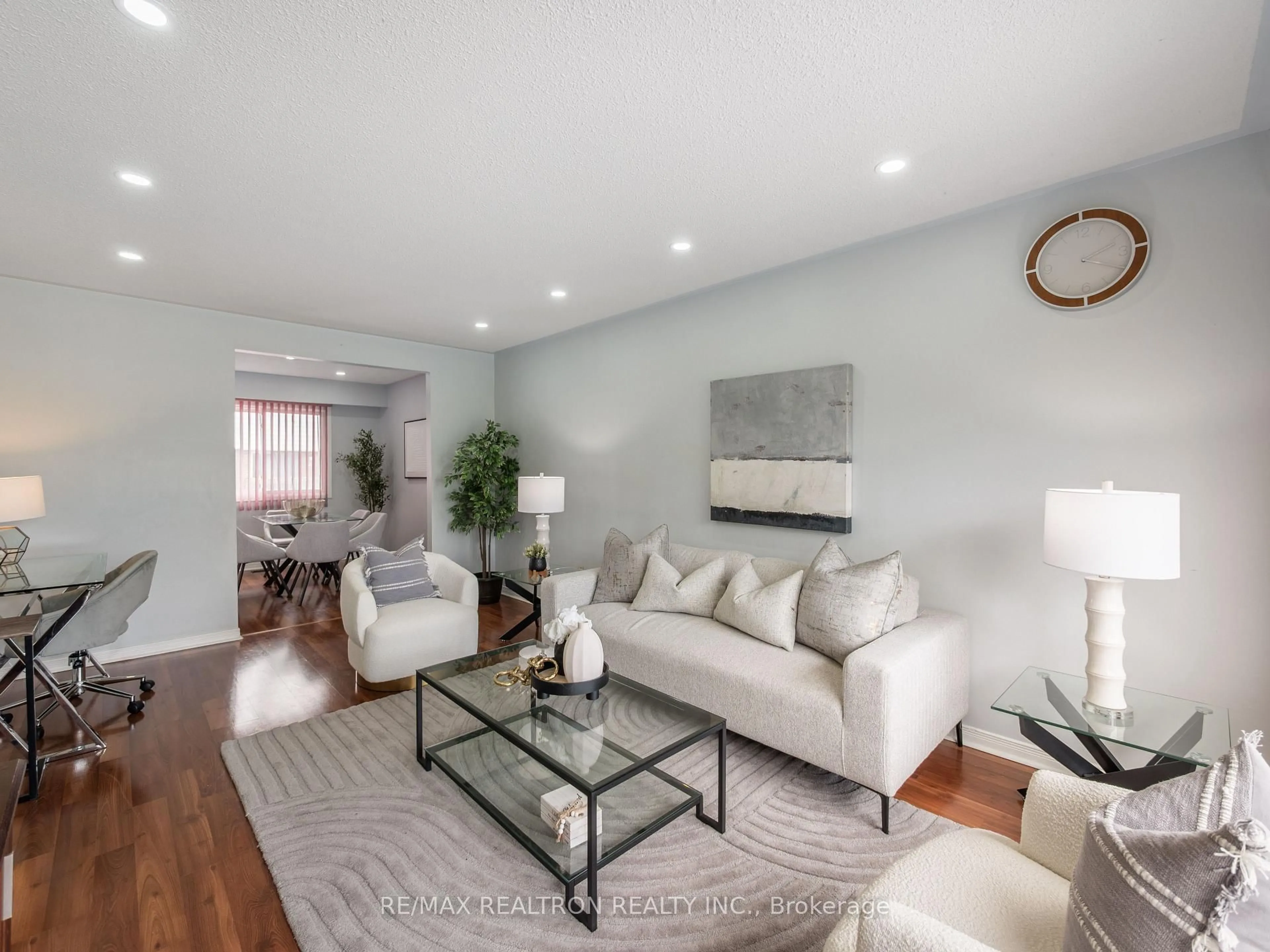 Living room with furniture, unknown for 7500 Goreway Dr #37, Mississauga Ontario L4T 3C7