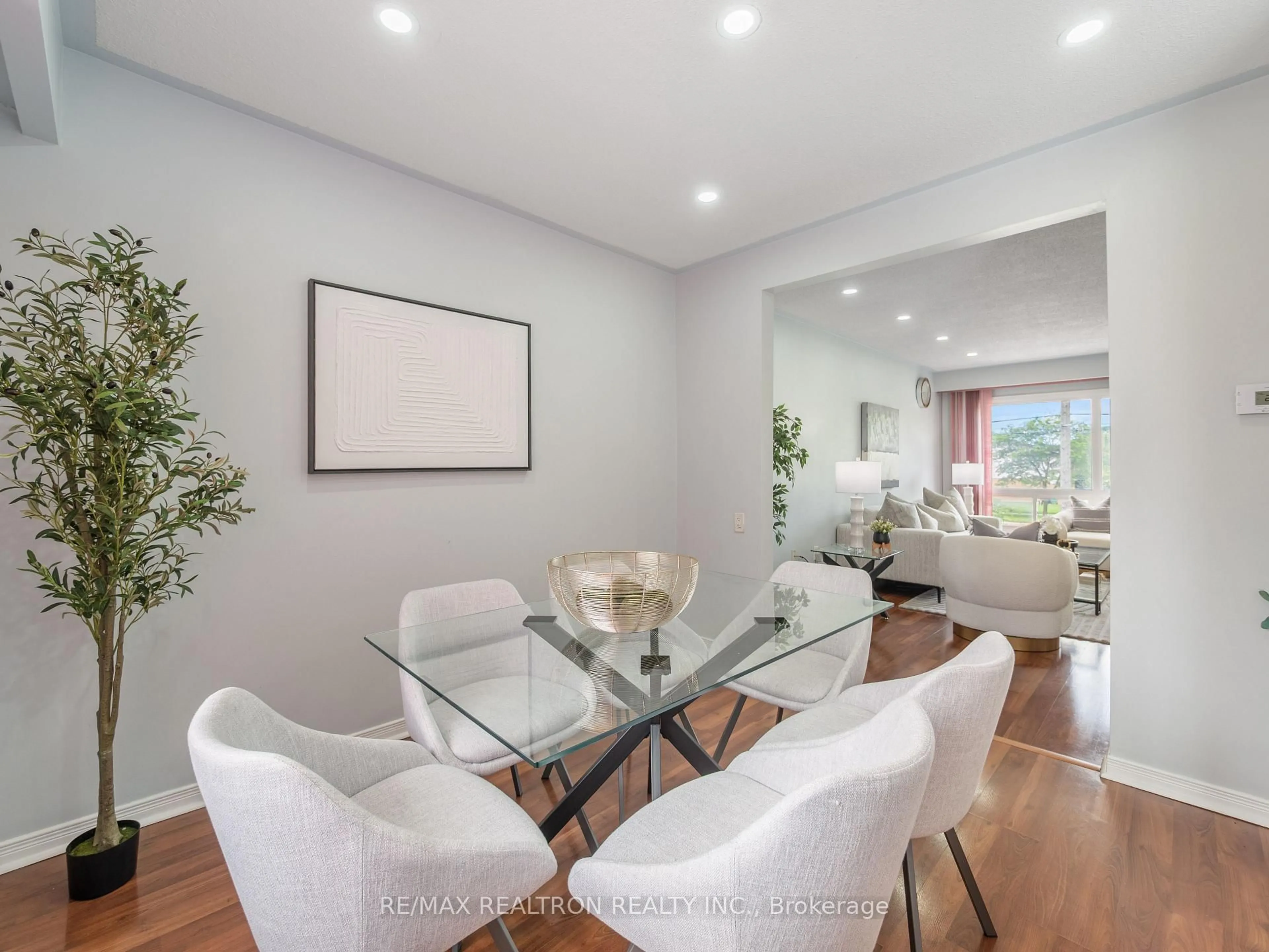 Dining room, wood/laminate floor for 7500 Goreway Dr #37, Mississauga Ontario L4T 3C7