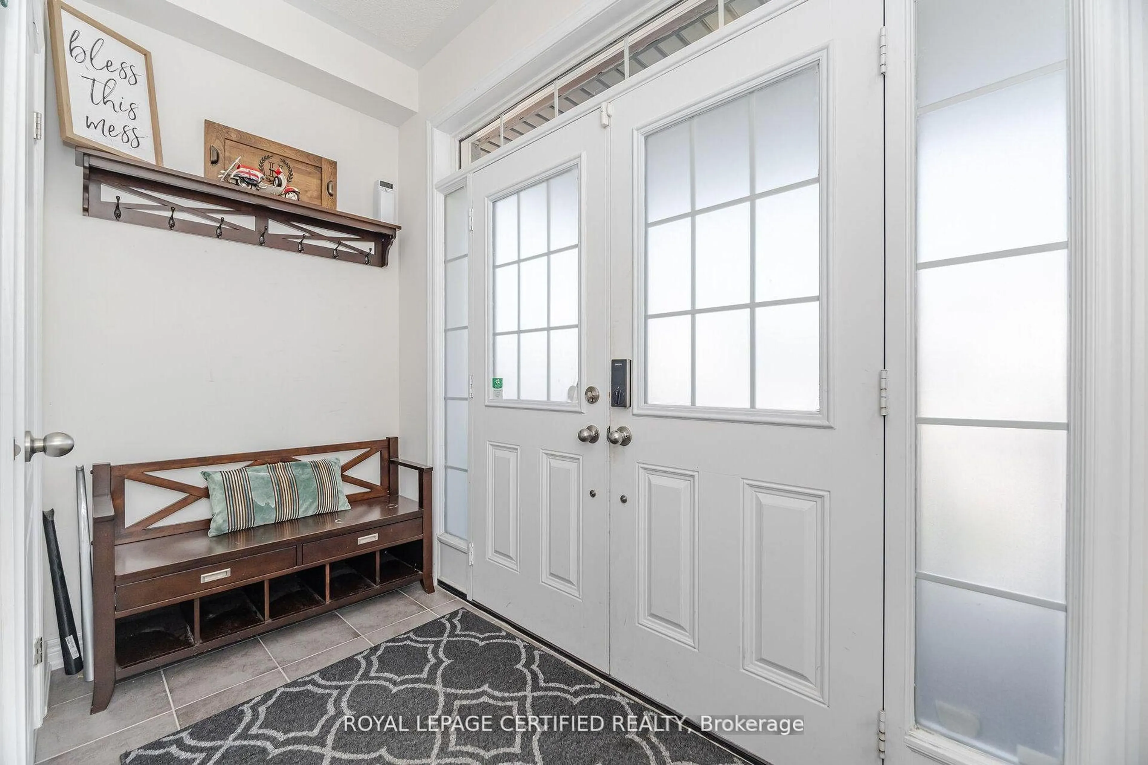 Indoor entryway for 26 Arcadia Rd, Caledon Ontario L7C 3V7