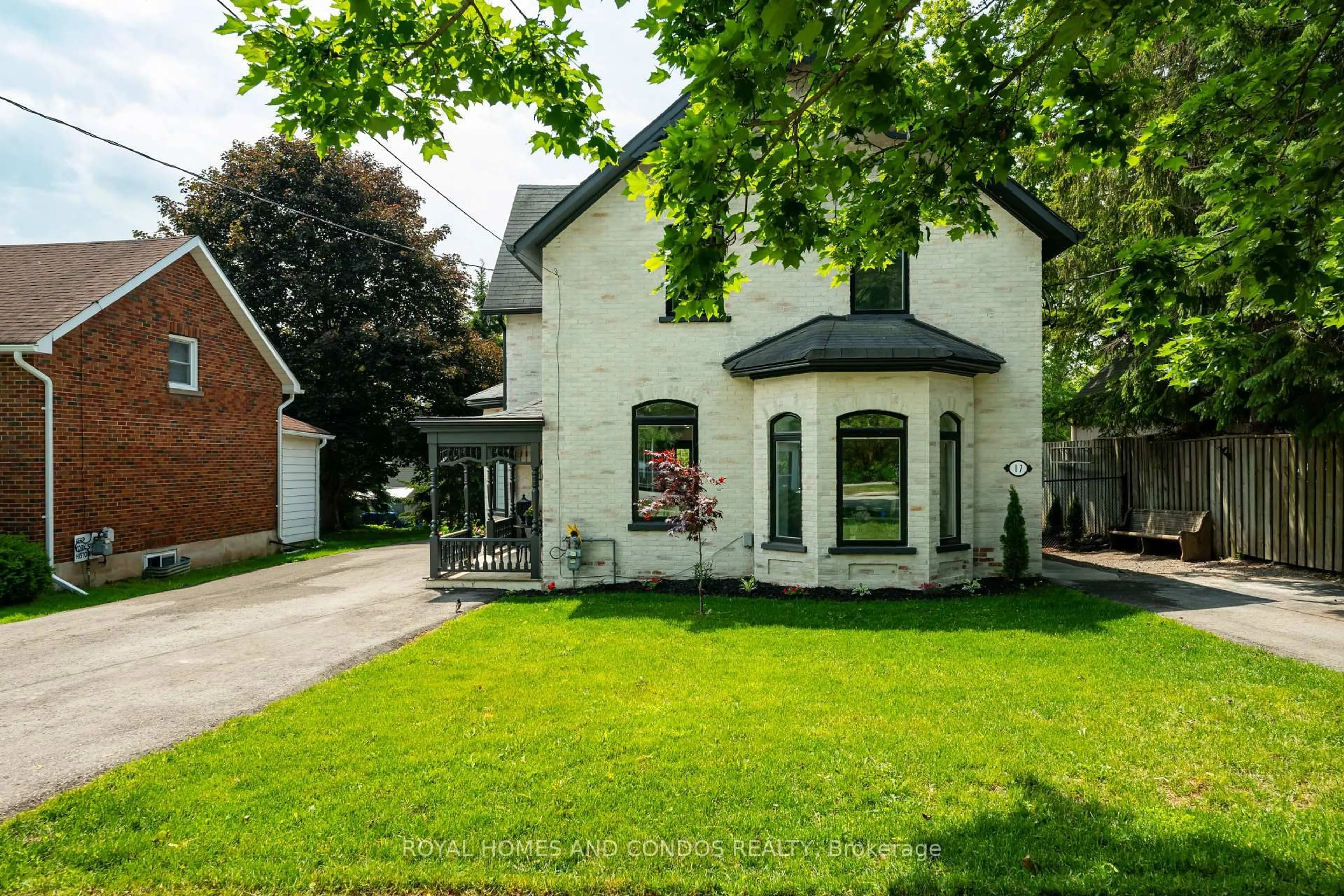 Home with brick exterior material, street for 15 - 17 York St, Orangeville Ontario L9W 1L7