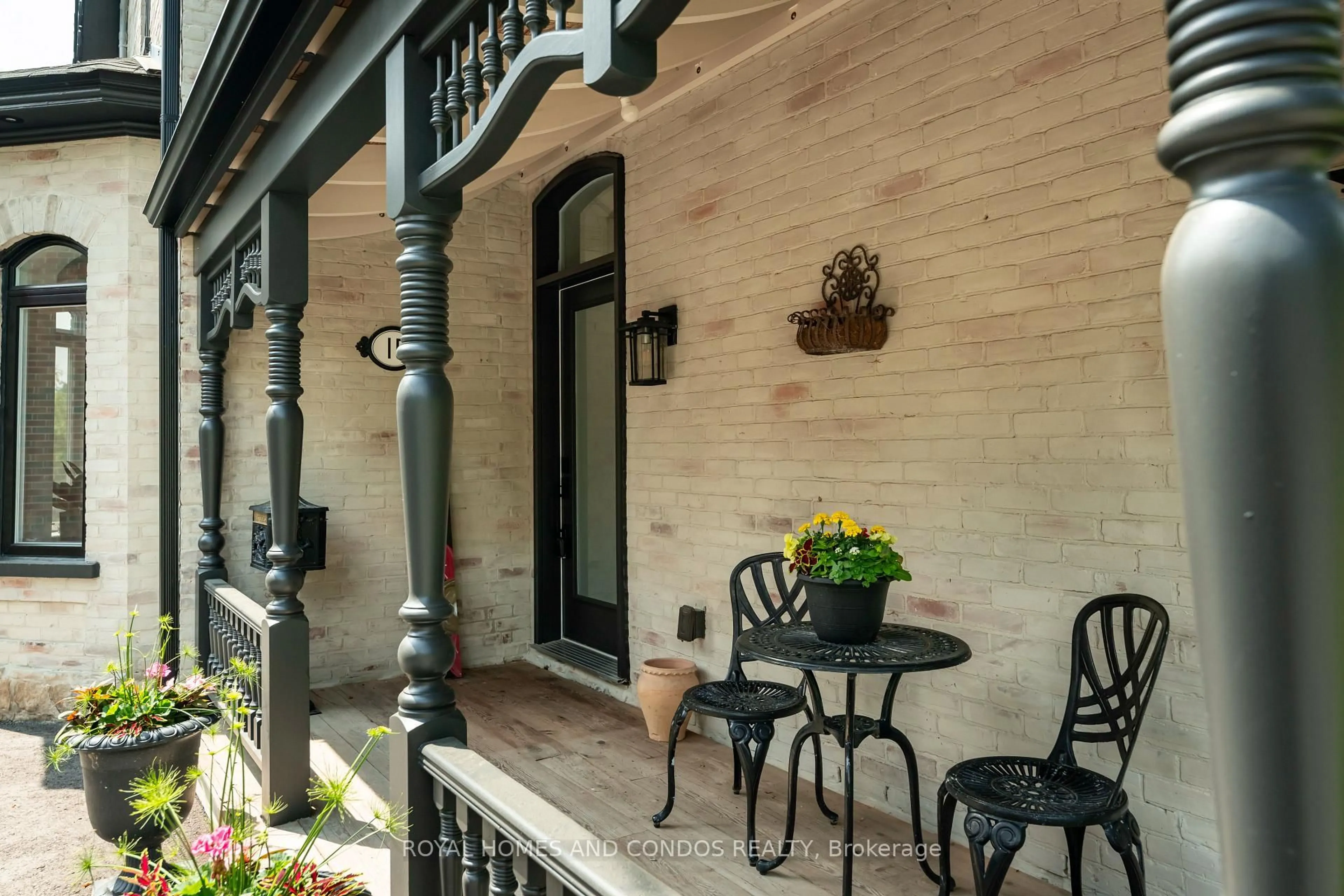 Patio, street for 15 - 17 York St, Orangeville Ontario L9W 1L7