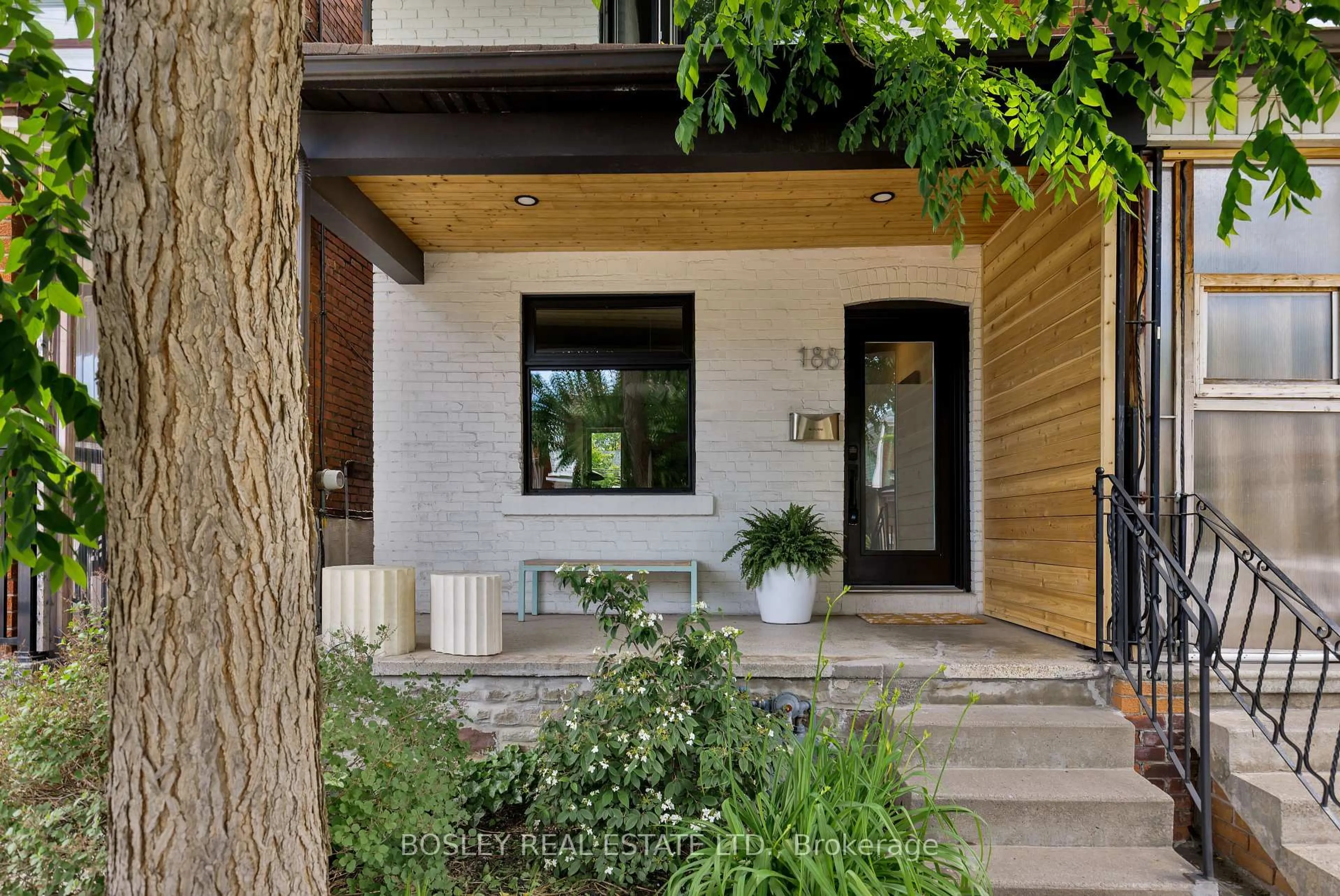 Indoor entryway for 188 Symington Ave, Toronto Ontario M6P 3W6