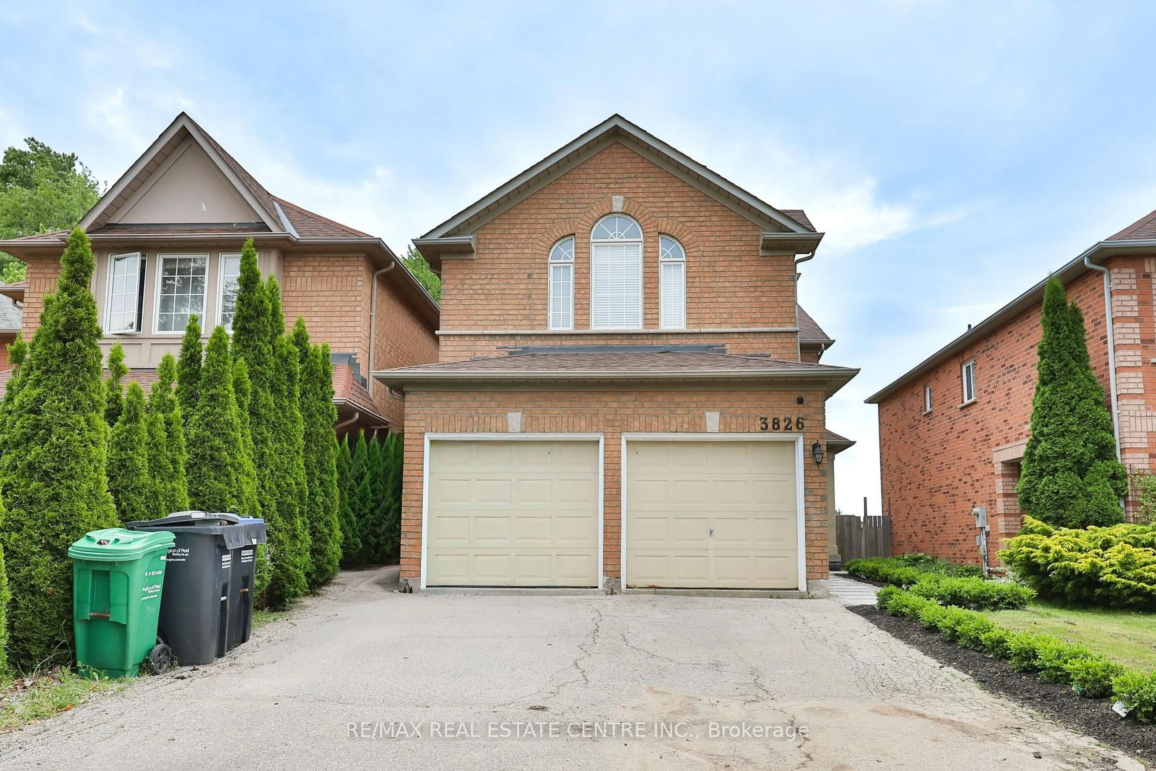 Home with brick exterior material, street for 3826 forest bluff Cres, Mississauga Ontario L5N 7T8