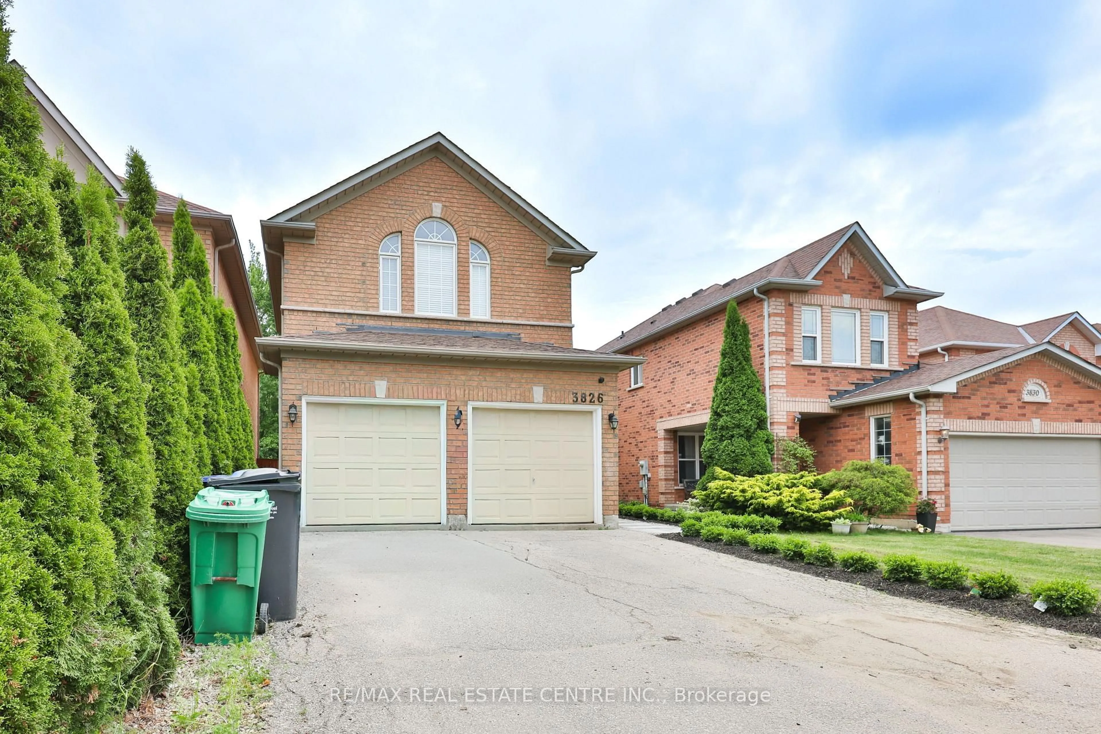 Home with brick exterior material, street for 3826 forest bluff Cres, Mississauga Ontario L5N 7T8
