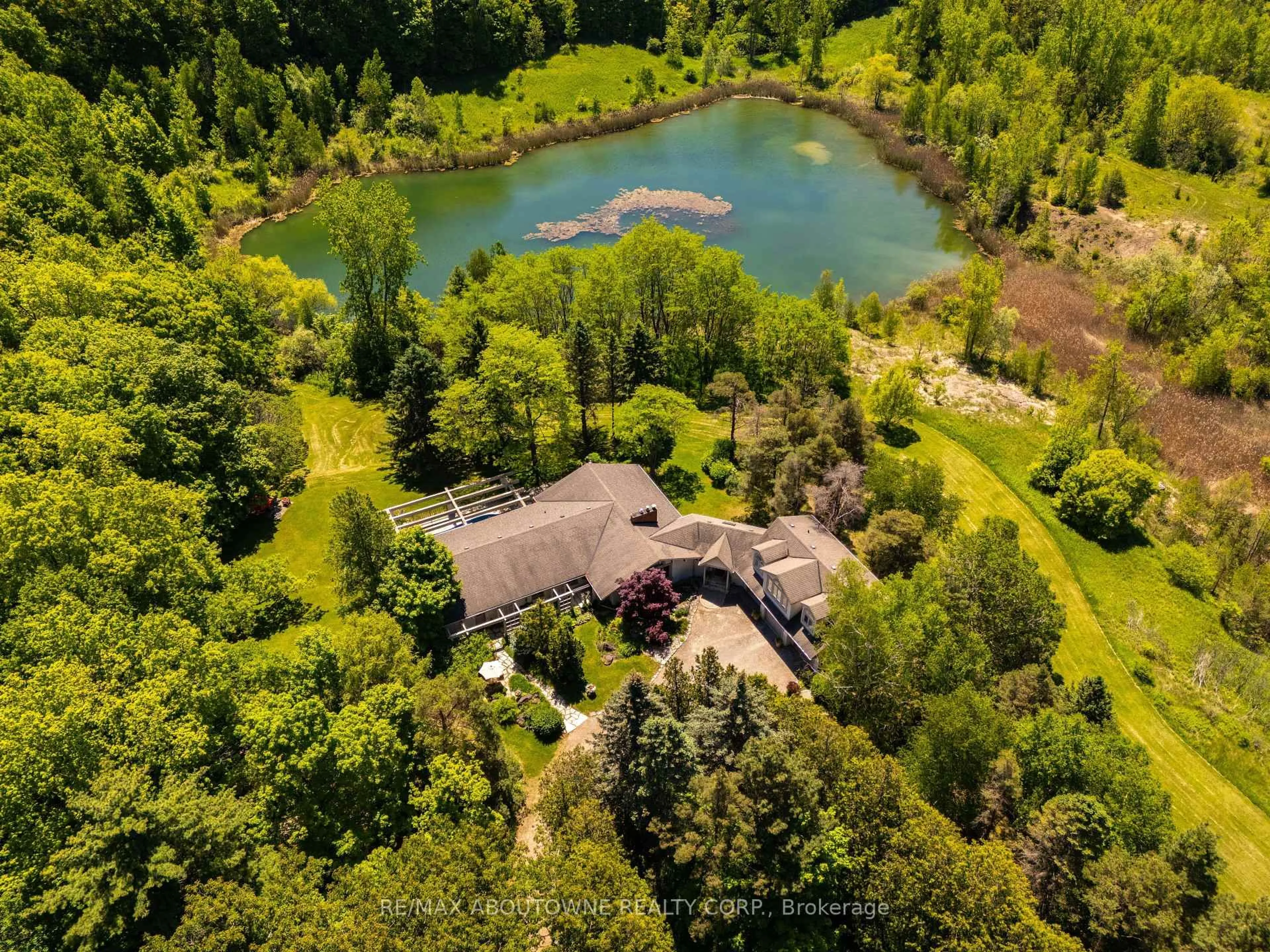 A pic from outside/outdoor area/front of a property/back of a property/a pic from drone, water/lake/river/ocean view for 2360 8 Side Rd, Burlington Ontario L7P 0M7