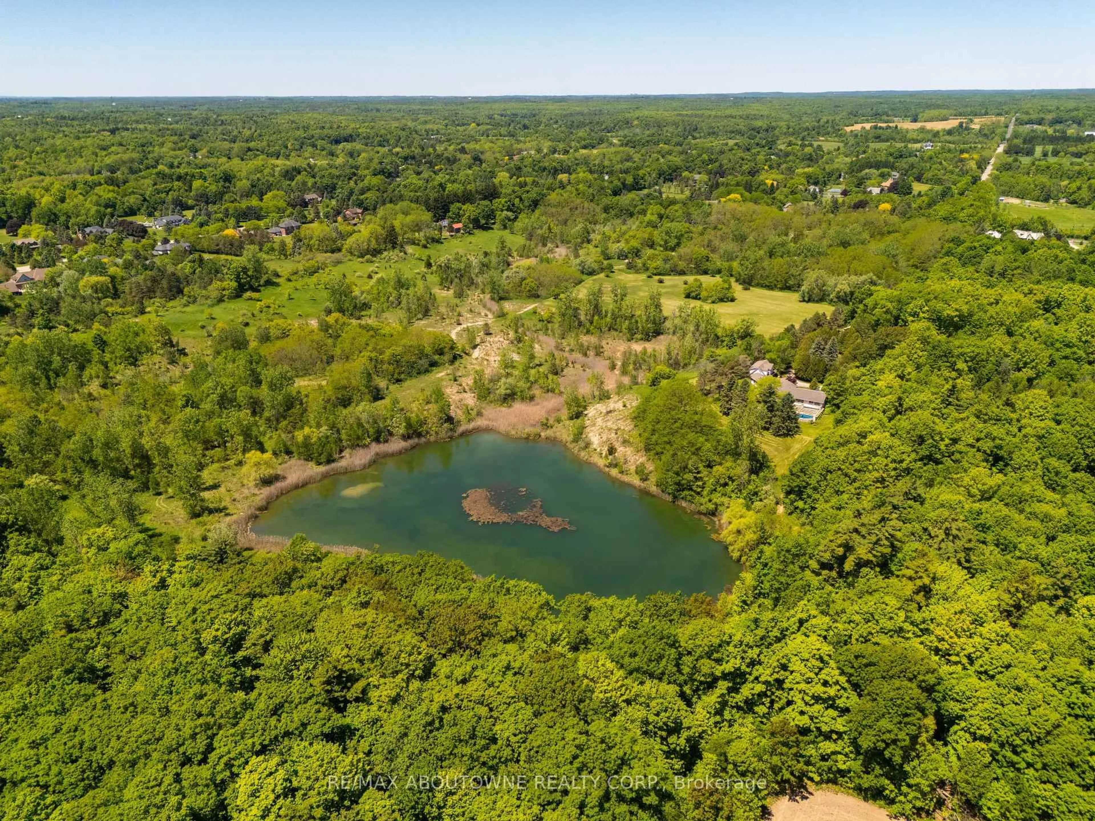 A pic from outside/outdoor area/front of a property/back of a property/a pic from drone, water/lake/river/ocean view for 2360 8 Side Rd, Burlington Ontario L7P 0M7