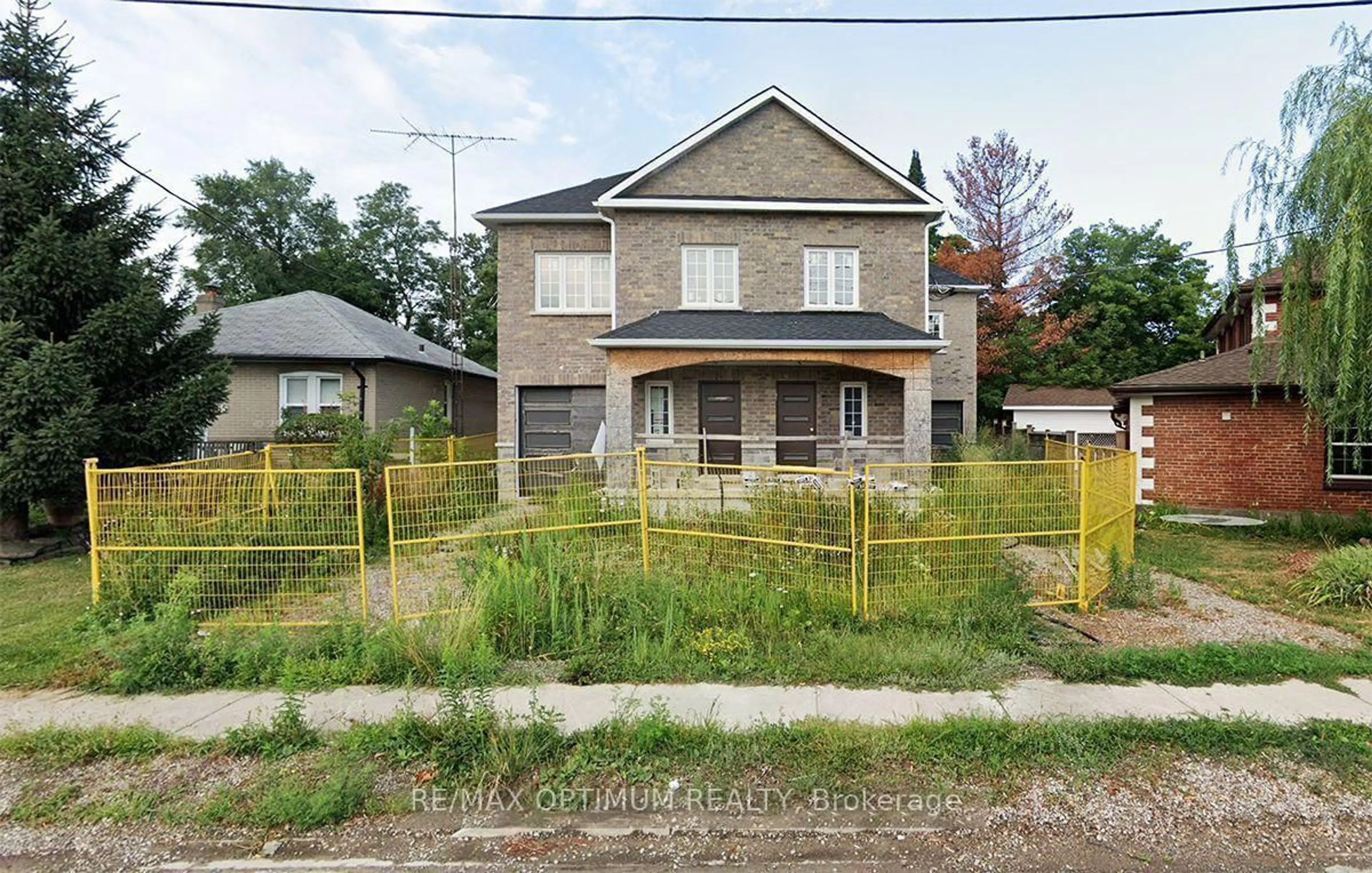 Home with brick exterior material, building for 73 Park St, Brampton Ontario L6X 1V1