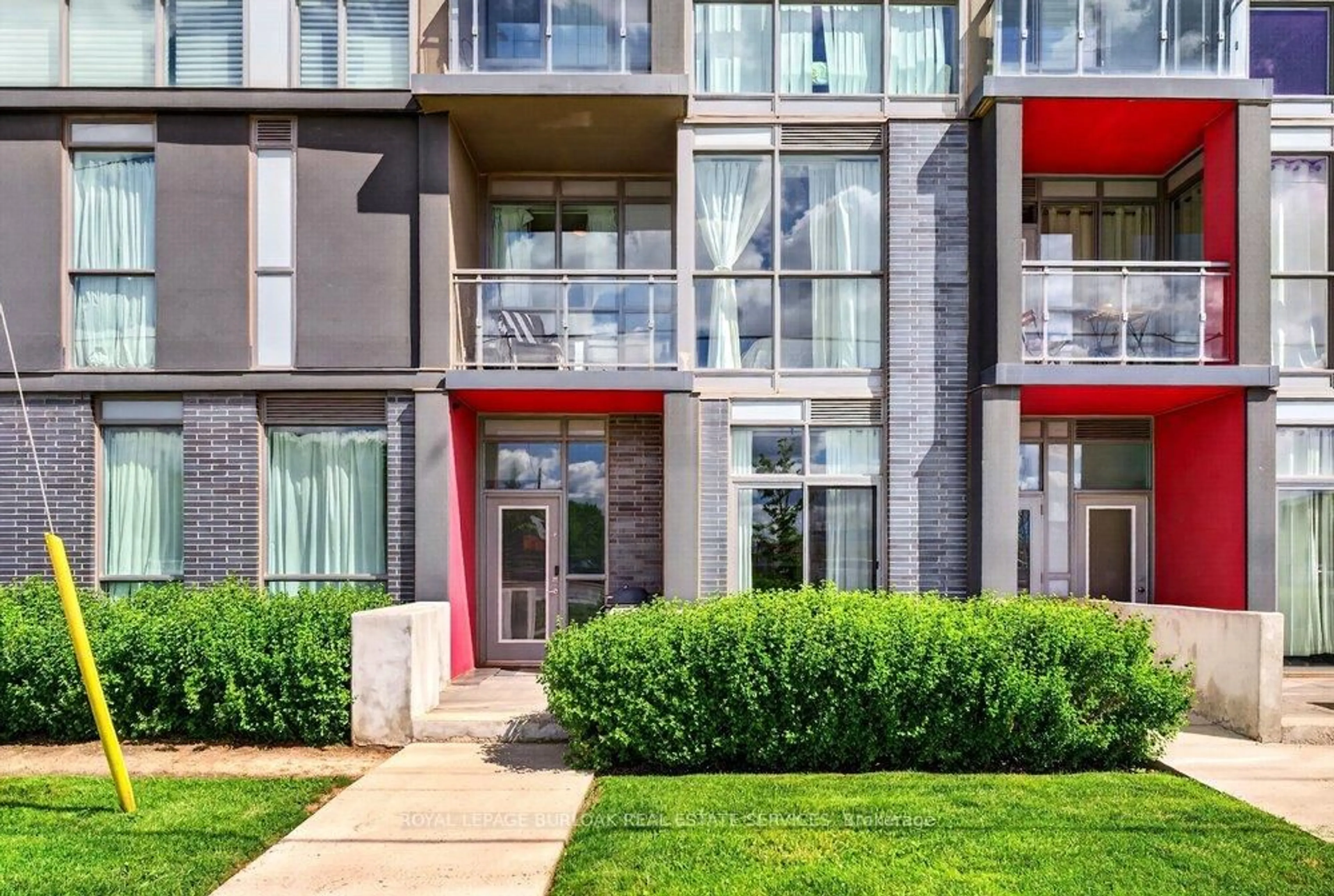 Patio, unknown for 5240 Dundas St #B209, Burlington Ontario L7L 0J6