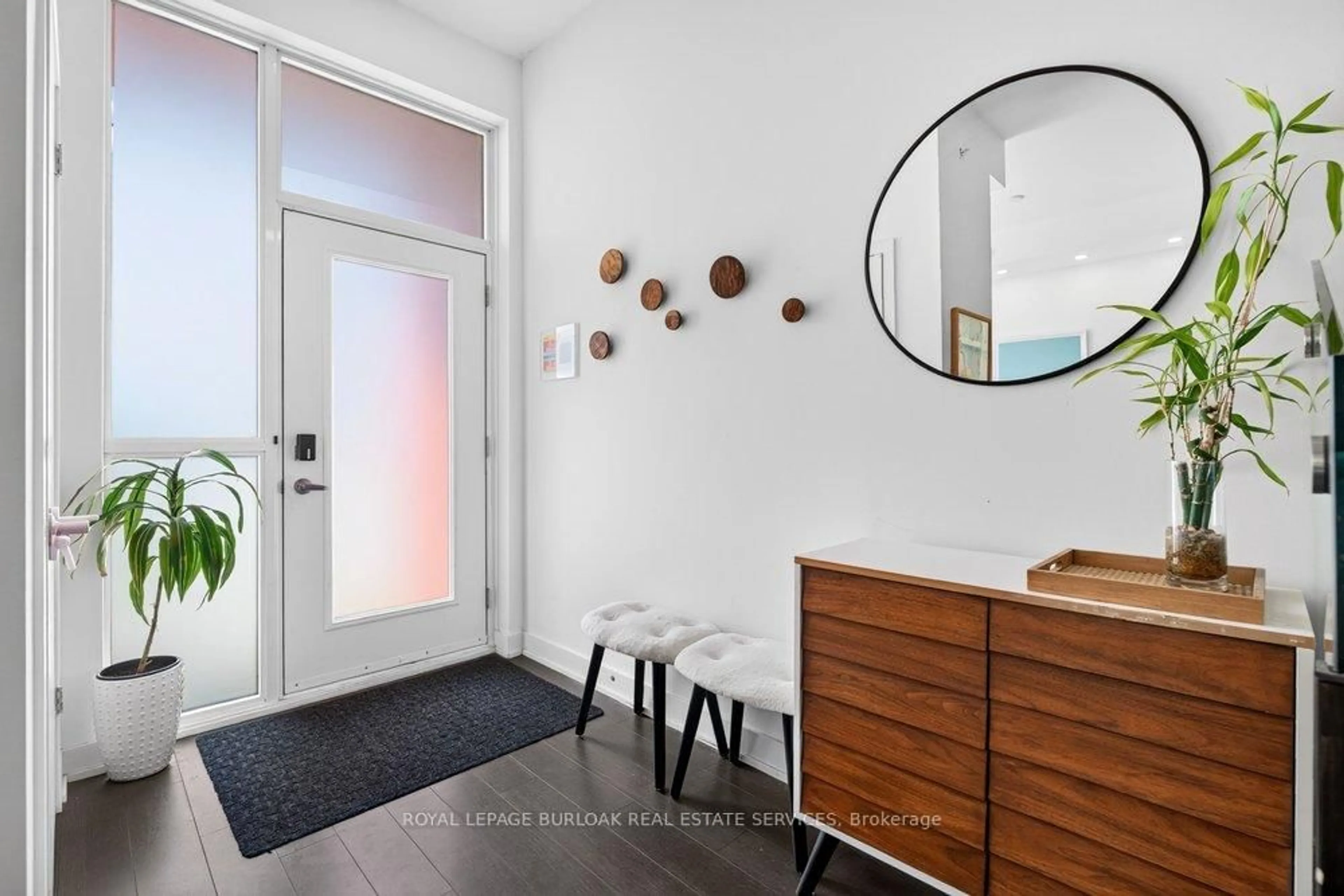 Indoor entryway for 5240 Dundas St #B209, Burlington Ontario L7L 0J6
