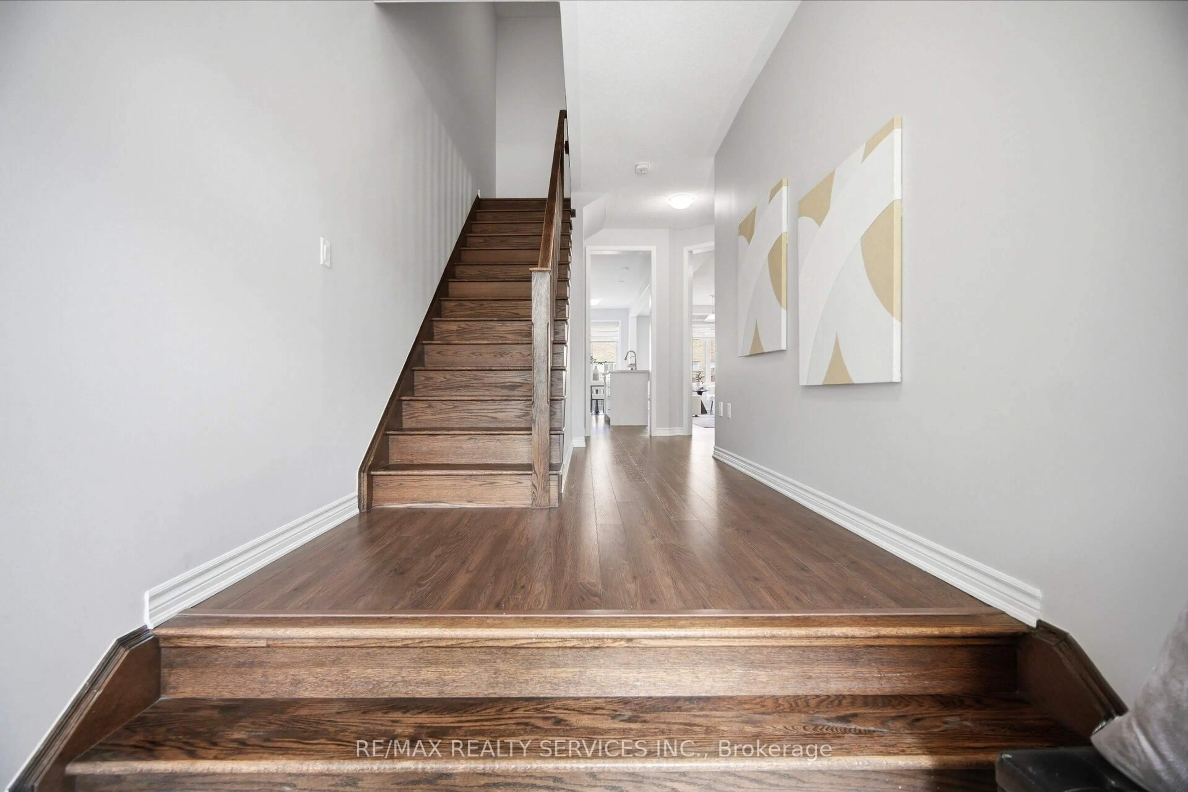 Indoor entryway for 69 Maple Cider St, Caledon Ontario L7C 4B8