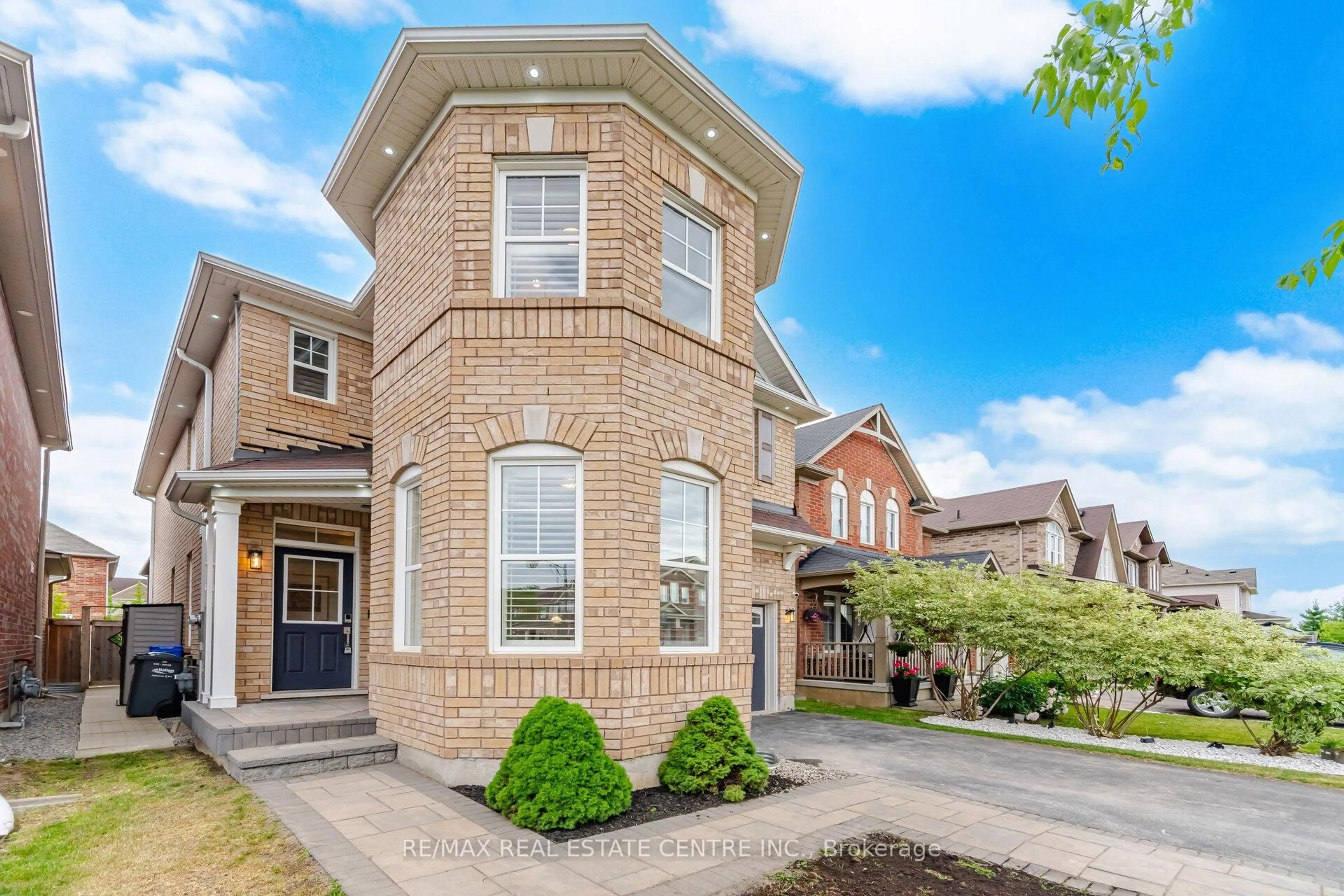 Home with brick exterior material, street for 1135 Solomon Crt, Milton Ontario L9T 8H1