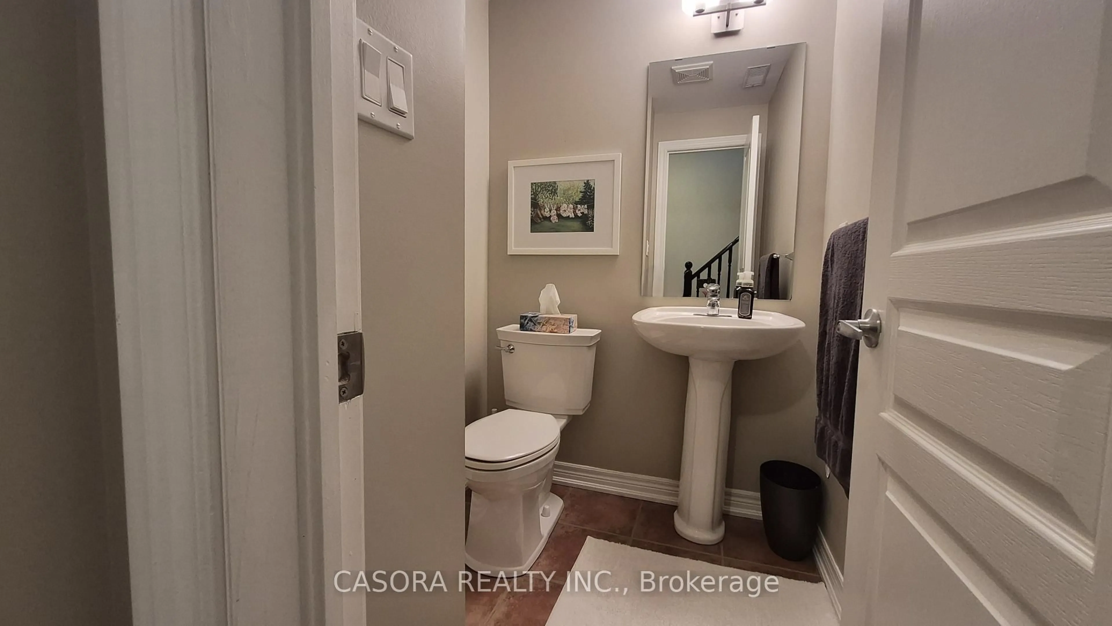 Standard bathroom, ceramic/tile floor for 4344 Ingram Common, Burlington Ontario L7L 0C4