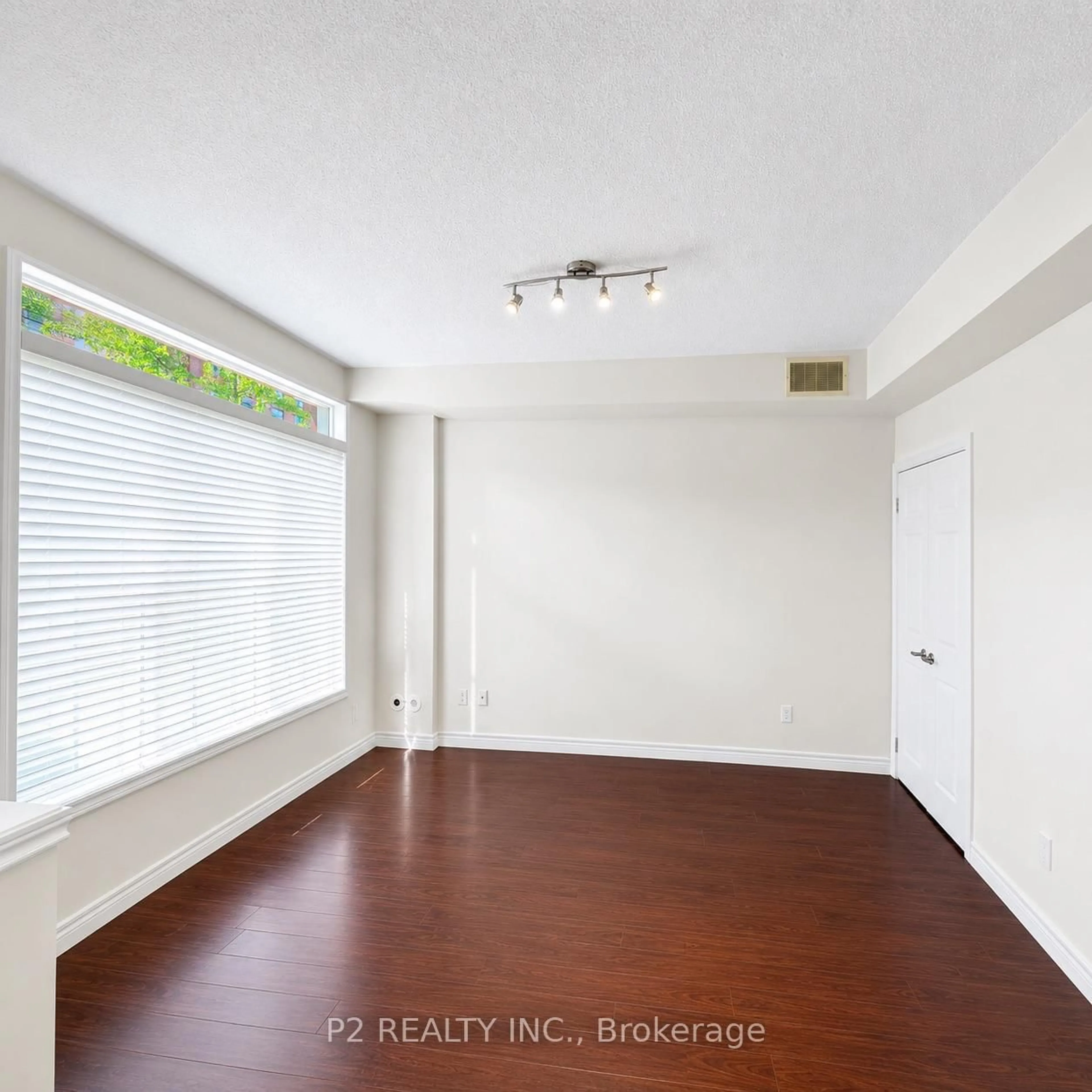 A pic of a room for 3062 Lake Shore Blvd #7, Toronto Ontario M8V 4C9