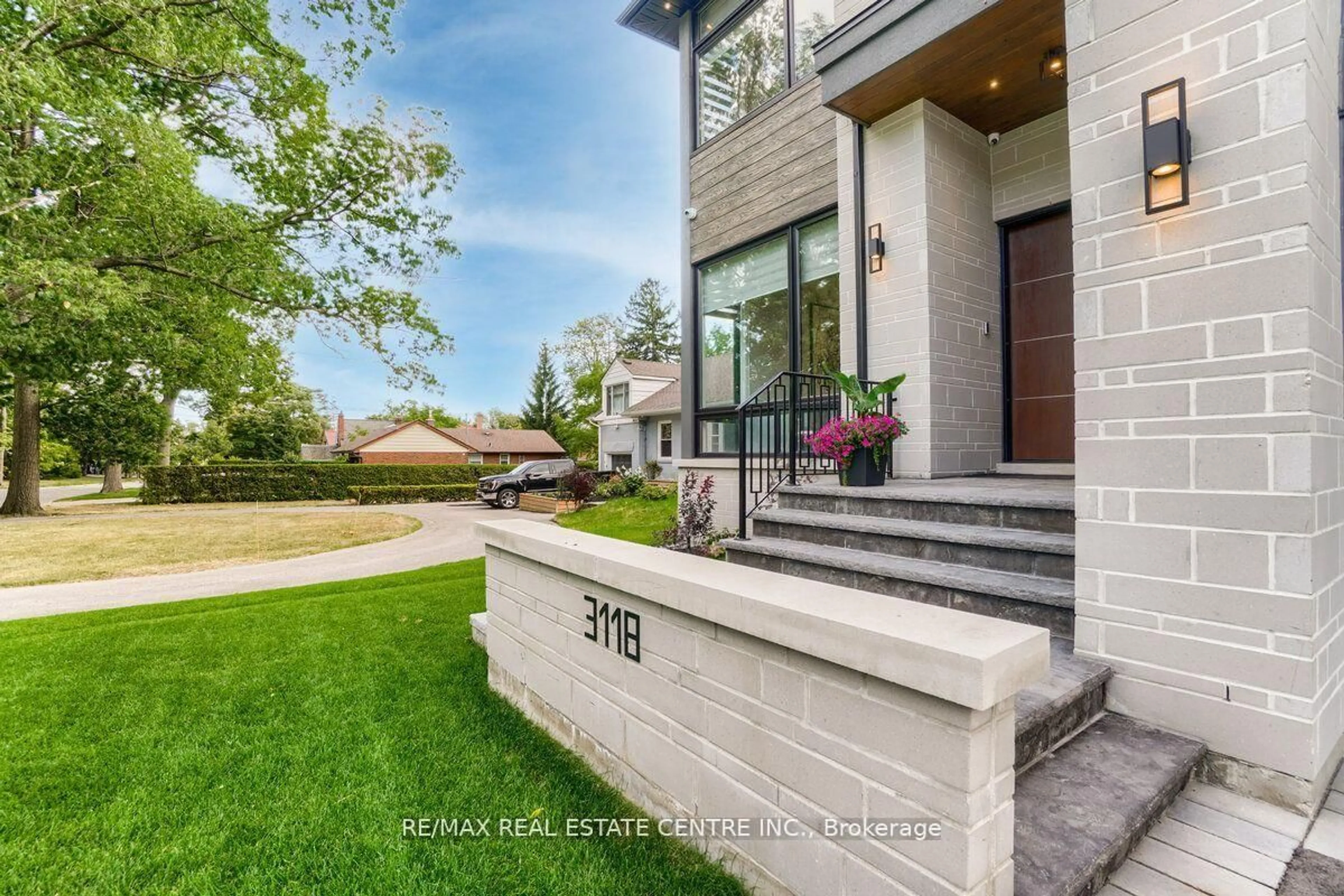 Home with brick exterior material, street for 3118 Given Rd, Mississauga Ontario L5A 2N3