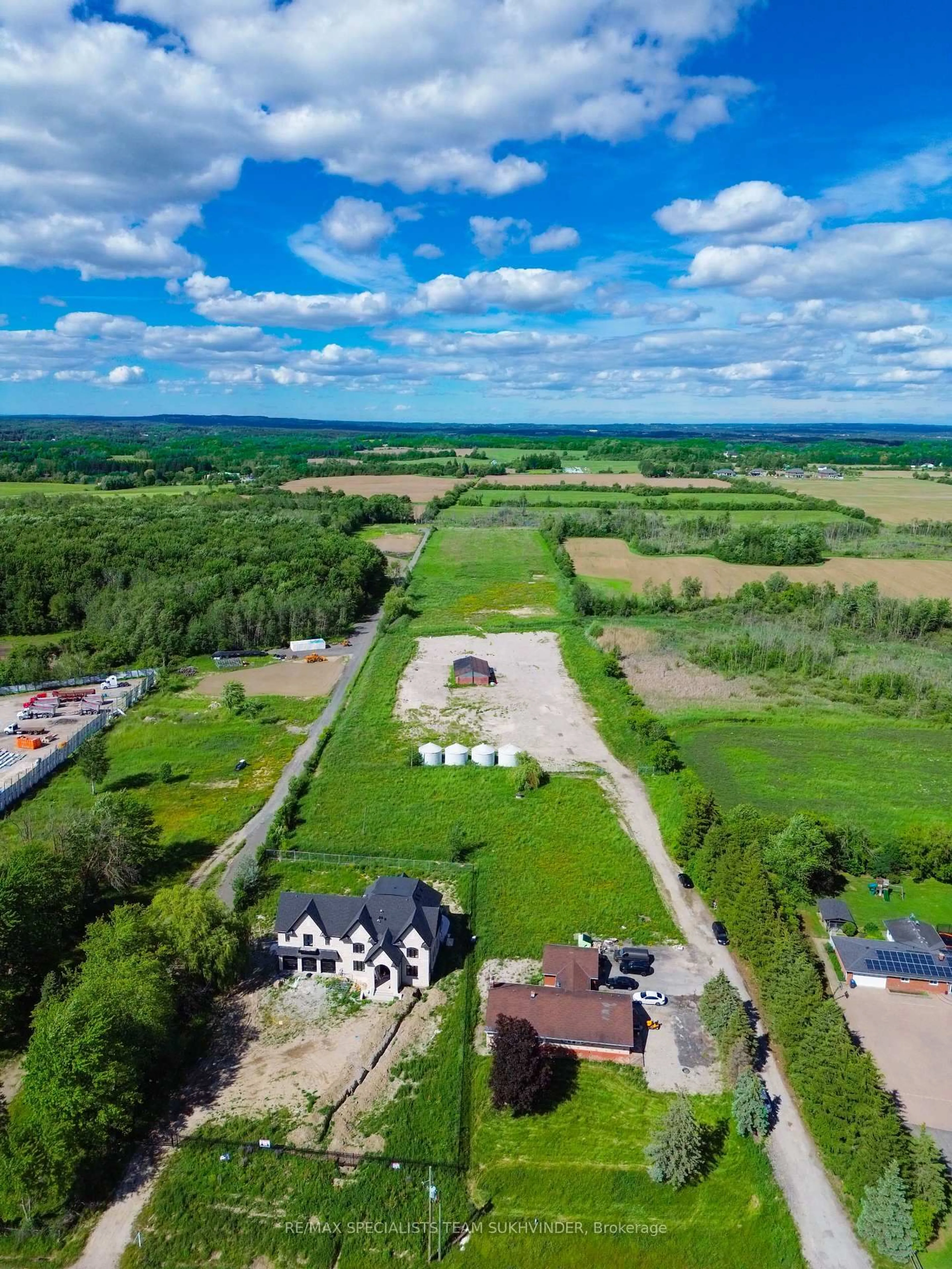 A pic from outside/outdoor area/front of a property/back of a property/a pic from drone, unknown for 15245 Airport Rd, Caledon Ontario L7C 2X9