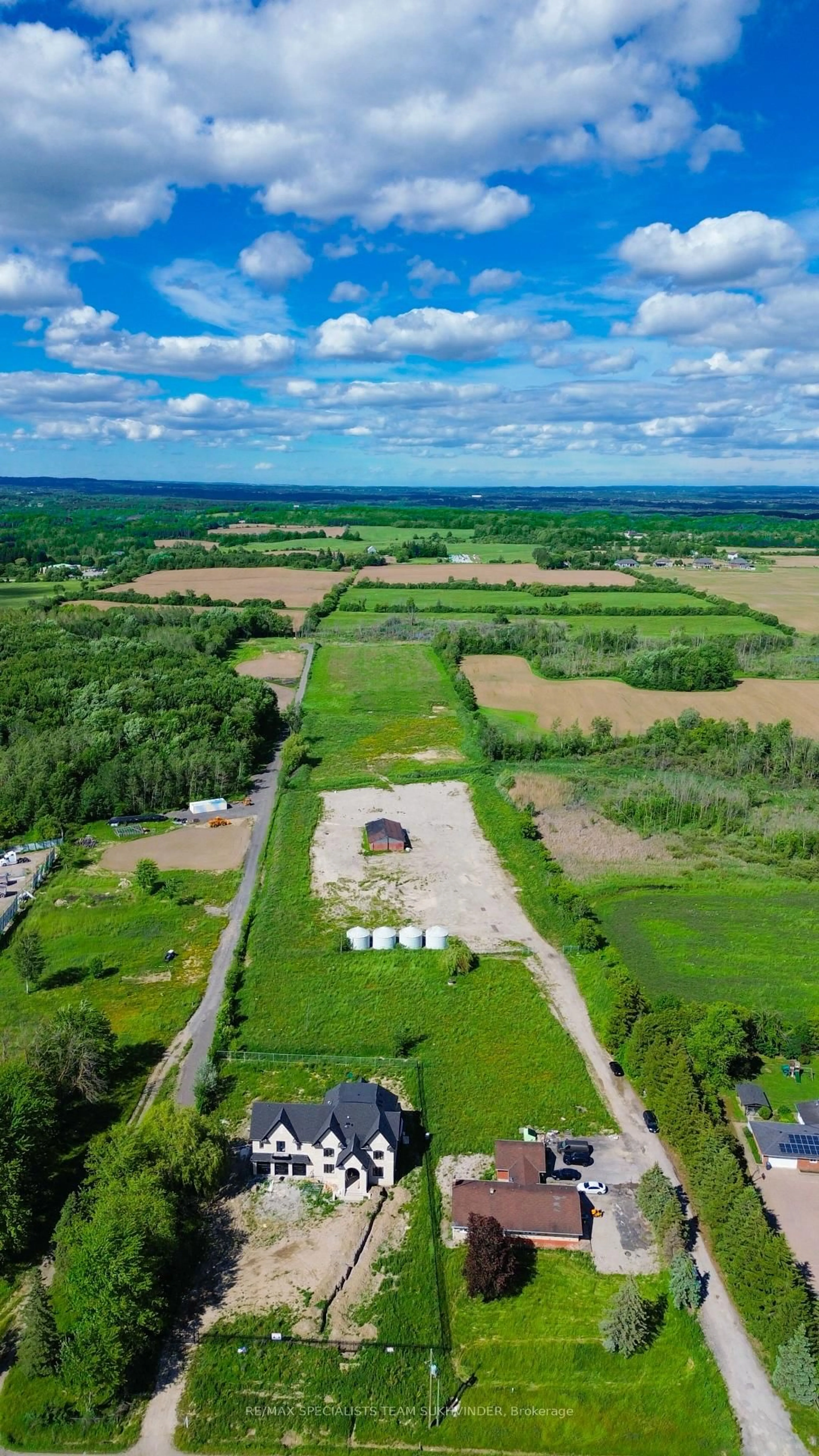 A pic from outside/outdoor area/front of a property/back of a property/a pic from drone, unknown for 15245 Airport Rd, Caledon Ontario L7C 2X9