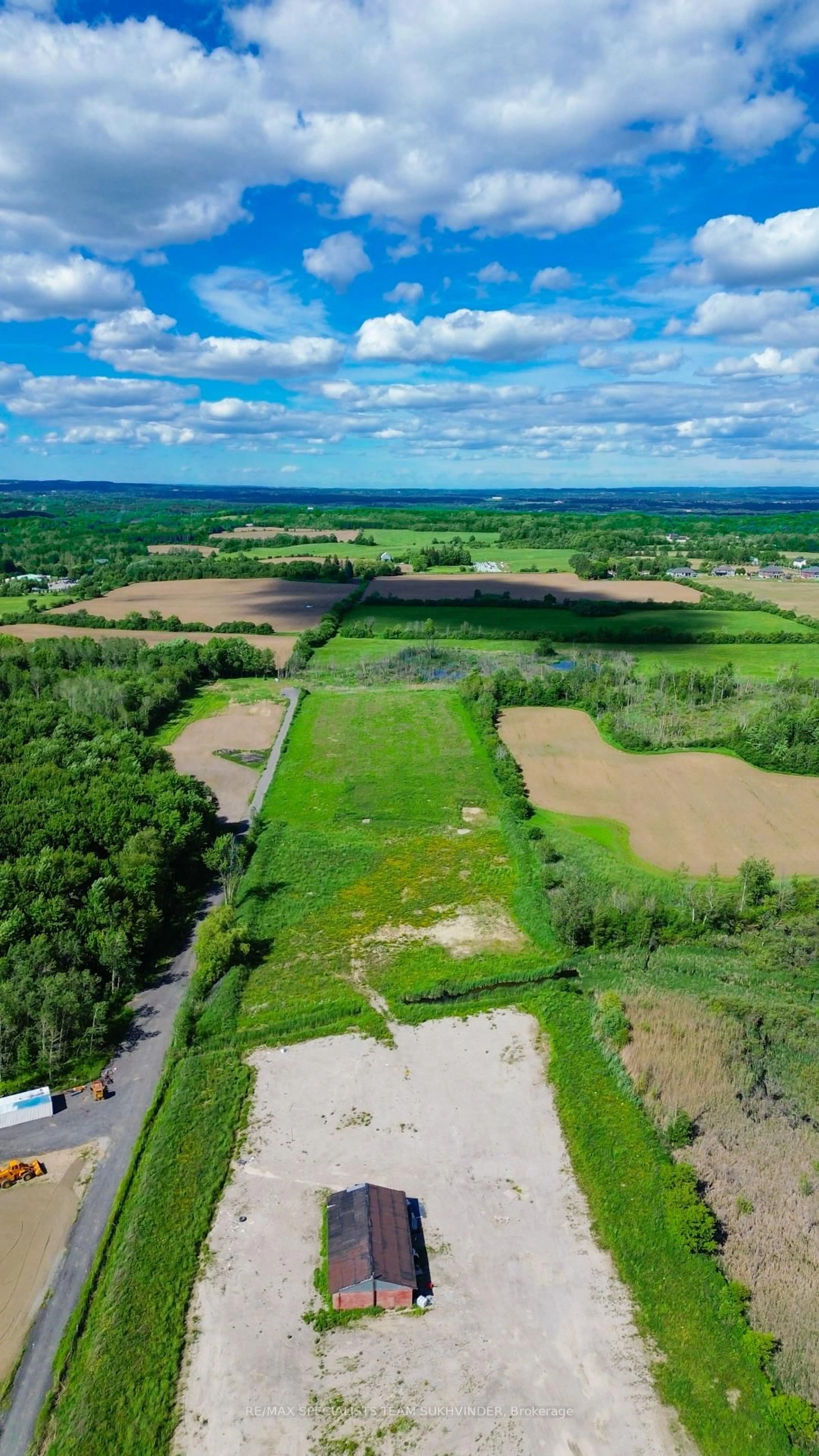 A pic from outside/outdoor area/front of a property/back of a property/a pic from drone, unknown for 15245 Airport Rd, Caledon Ontario L7C 2X9