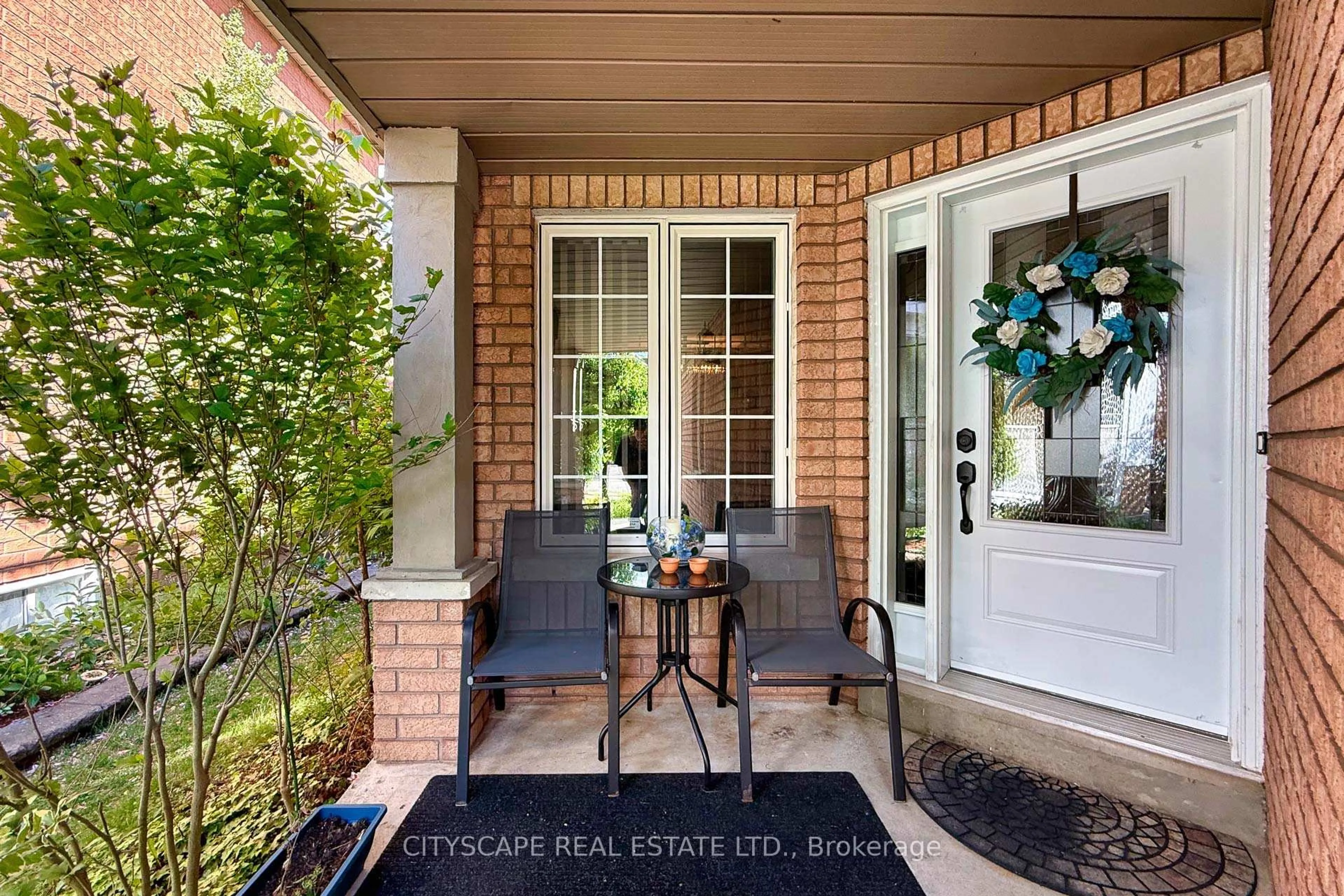 Indoor entryway for 764 Avocado Cres, Mississauga Ontario L5W 1H4